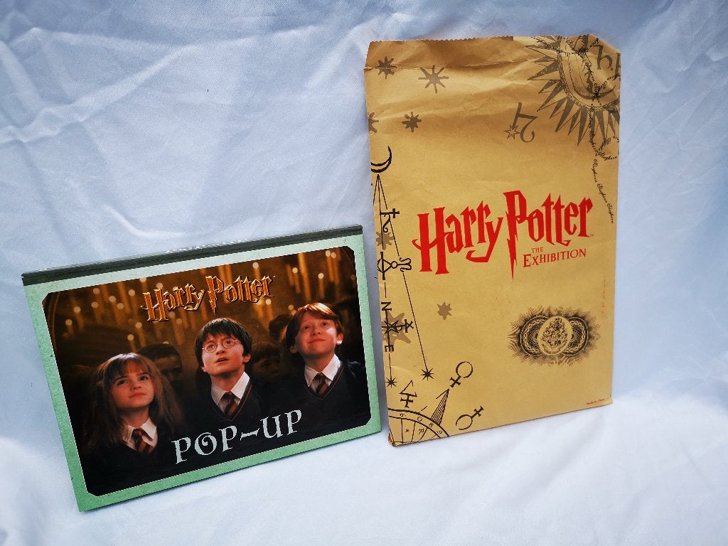 Harry potter Pop-Up Boek (2001) + Exhibition Gids, Ophalen of Verzenden, Zo goed als nieuw, Boek of Poster