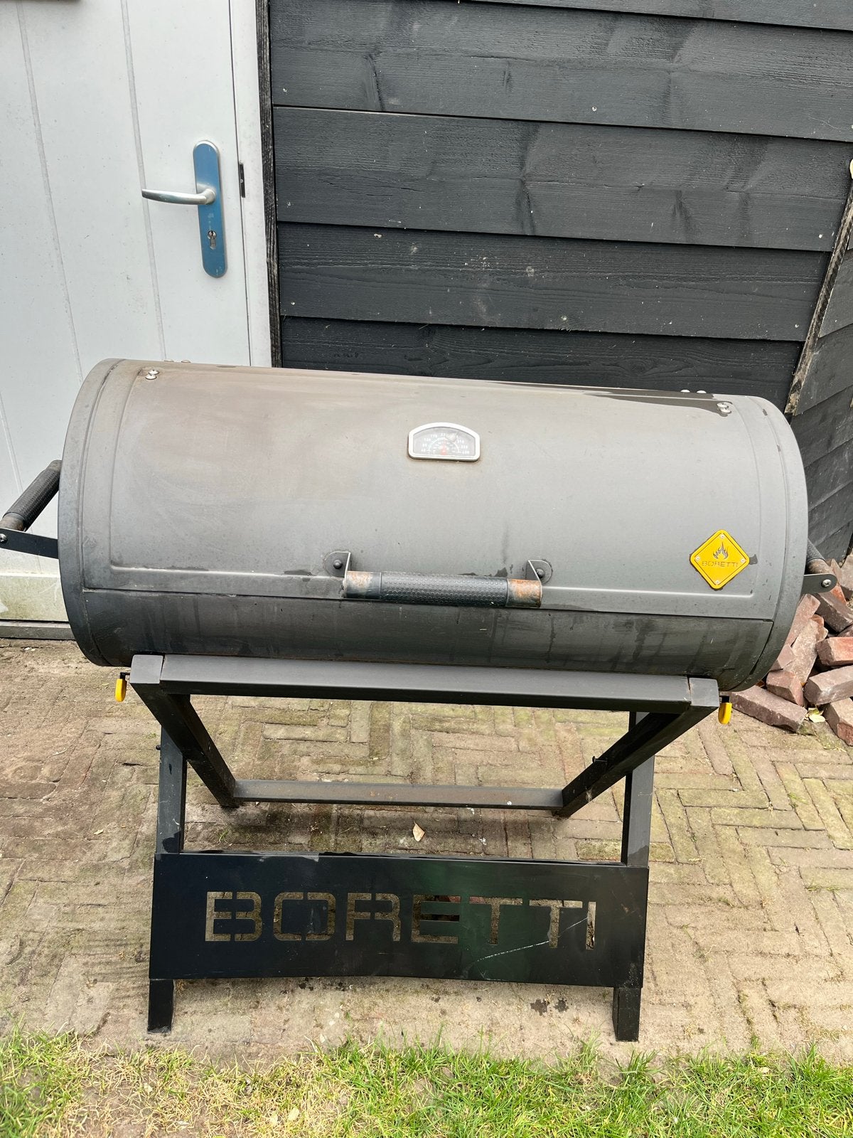 Robuuste Boretti houtskool BBQ met grill en bakplaat, Ophalen, Gebruikt