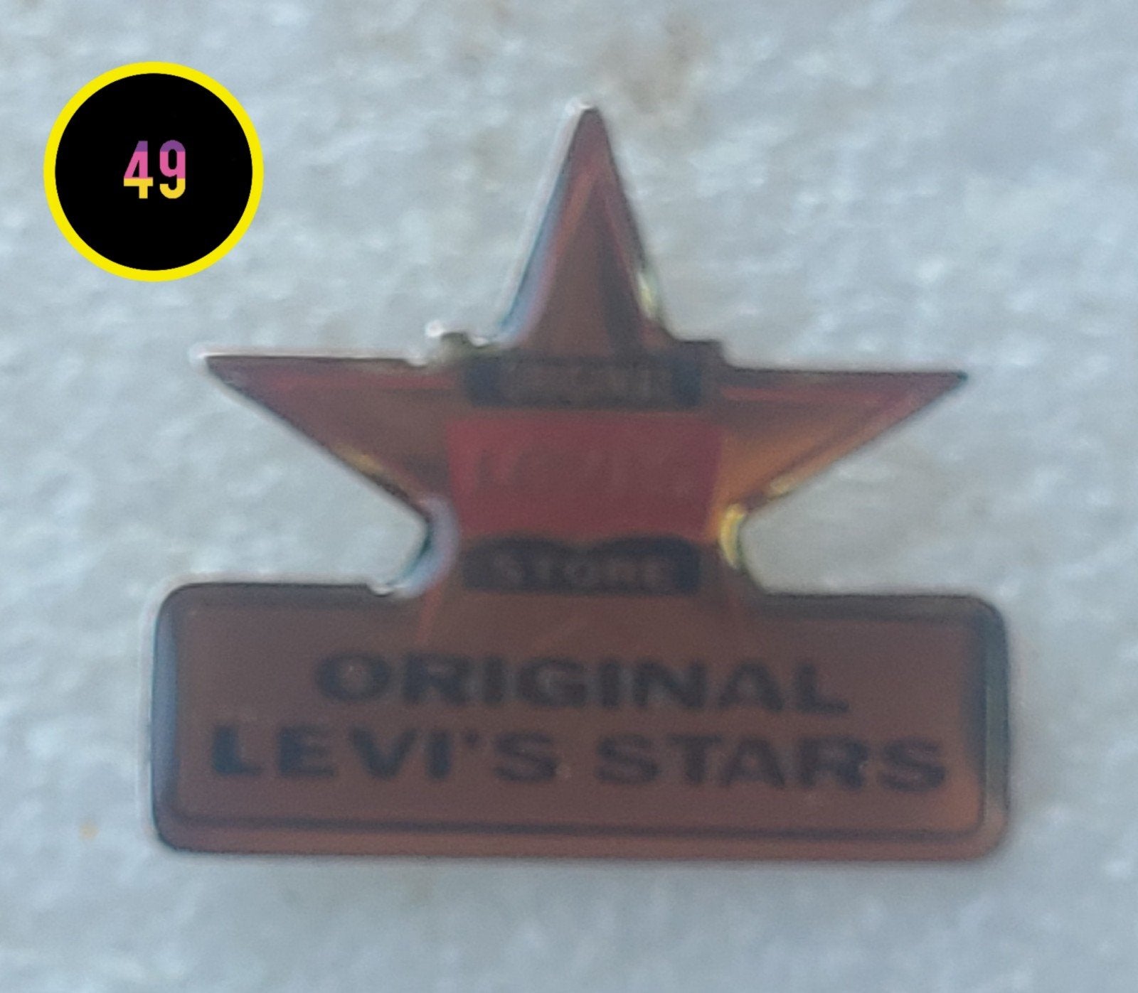 Vintage Levi's Stars Pin - Origineel verzamelobject, Verzamelen, Verzenden, Gebruikt, Merk, Speldje of Pin