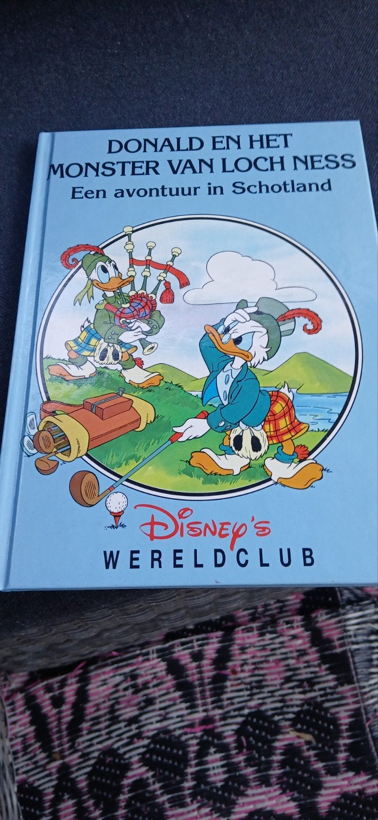 Donald en het Monster van Loch Ness - Disney Wereldclub, Ophalen of Verzenden, Zo goed als nieuw, Walt Disney Company, Fictie algemeen