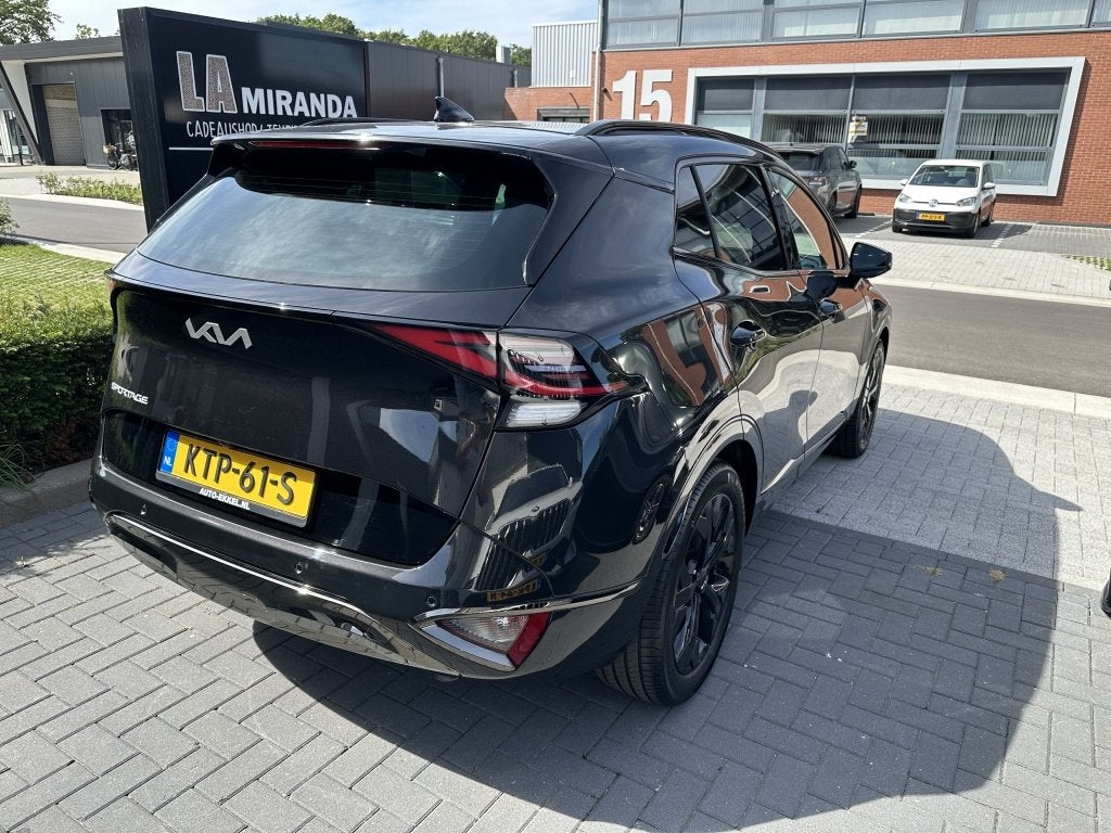Kia Sportage 1.6 T-GDi Dark Edition MHEV 17 DKM (bj 2025), Auto's, Gebruikt, Euro 6, 4 cilinders, Zwart