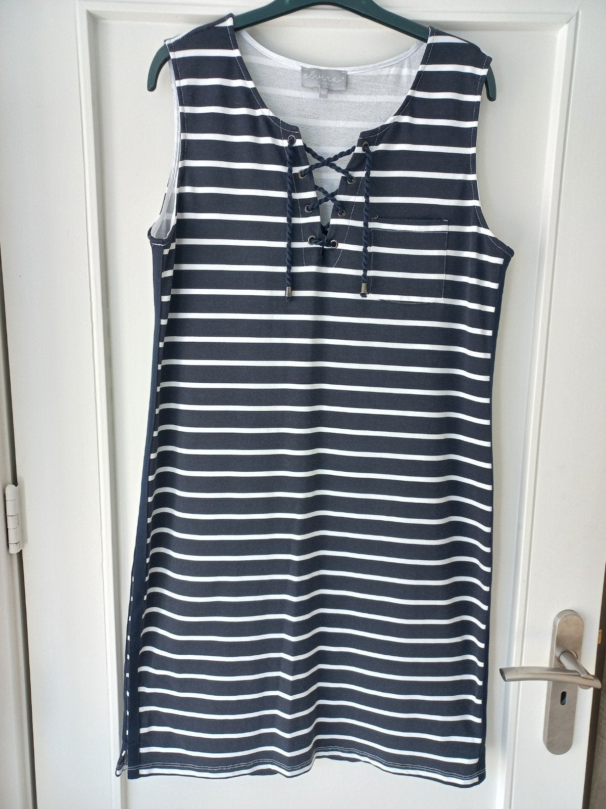Blauw gestreepte jurk van Elvira. Maat 42, Kleding | Dames, Jurken, Maat 42/44 (L), Zo goed als nieuw, Knielengte, Elvira