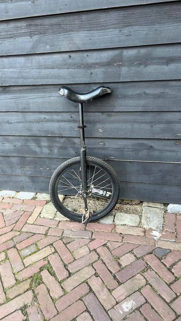 Eenwielen, Fietsen en Brommers, Ophalen, Zo goed als nieuw