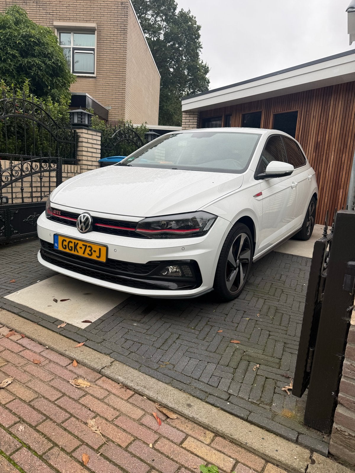 Volkswagen Polo 2.0 TSI 200pk | ACC | Digital Dash | Carplay, Auto's, Dealer onderhouden, 4 cilinders, 1984 cc, Wit
