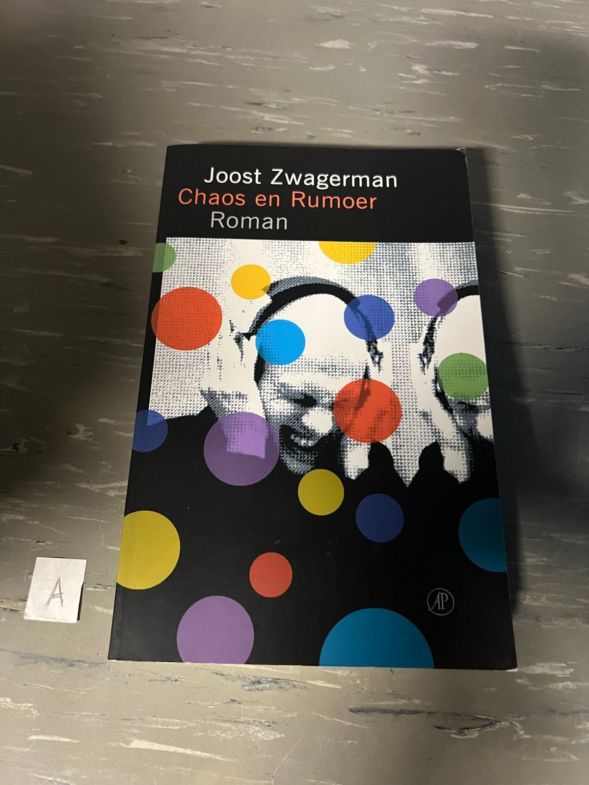 Joost Zwagerman - Chaos en Rumoer (Roman), Ophalen of Verzenden, Gelezen