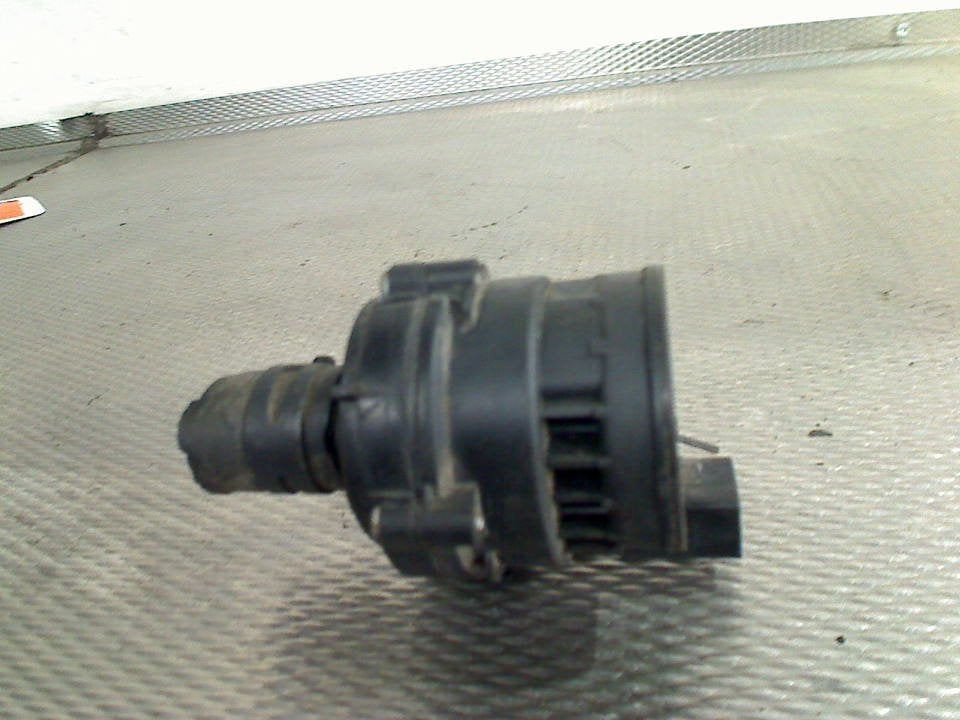 Extra Waterpomp Mercedes-Benz SLK (R171) 2004 a2118350364, Gebruikt, Mercedes-Benz AG, Mercedes-Benz, Mercedesstraße 120, Stuttgart 70372, , Duitsland