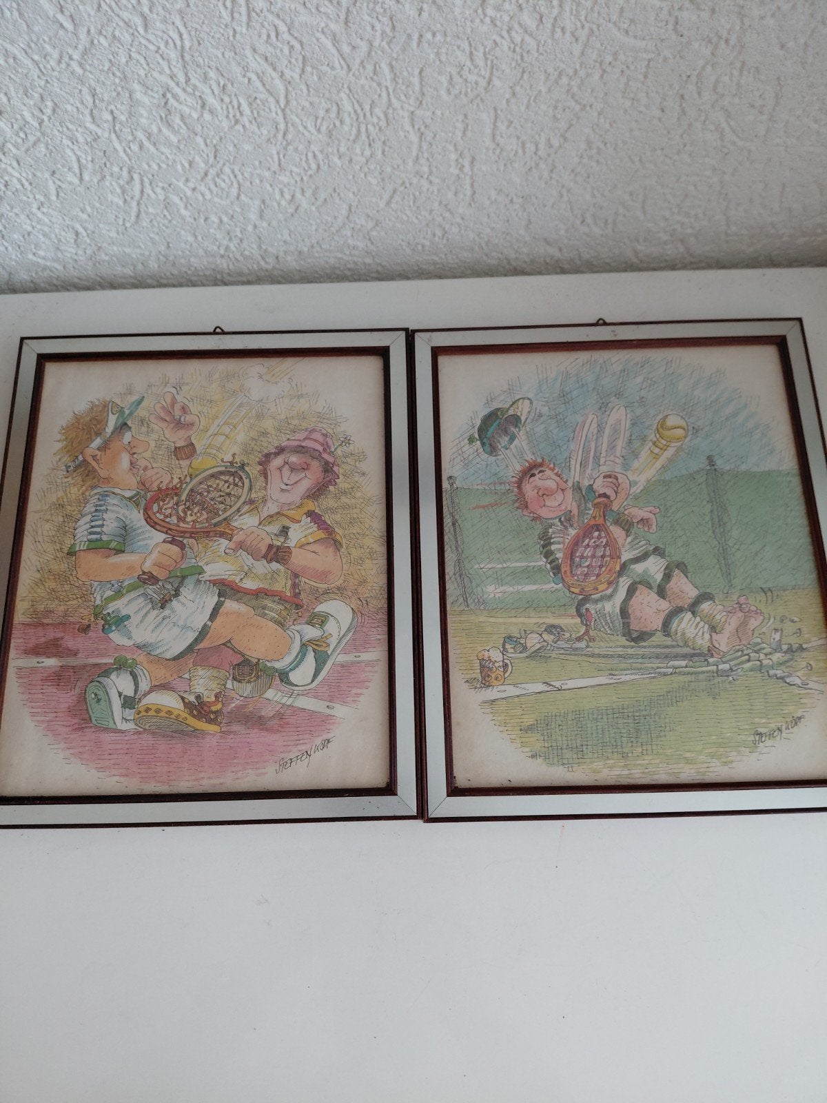2 kaders met karikaturen steffen kopf, Ophalen of Verzenden