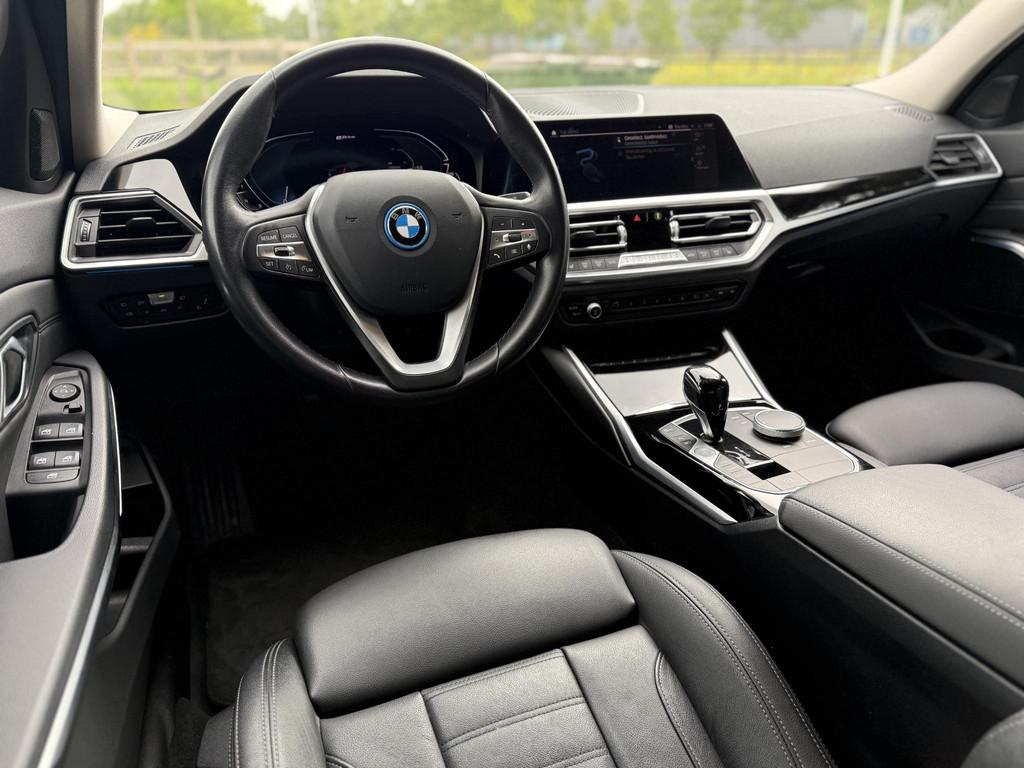 BMW 3-serie 320e Business Edition Plus | Sportstoelen | Sfee, 1998 cc, Achterwielaandrijving, Gebruikt, Zwart
