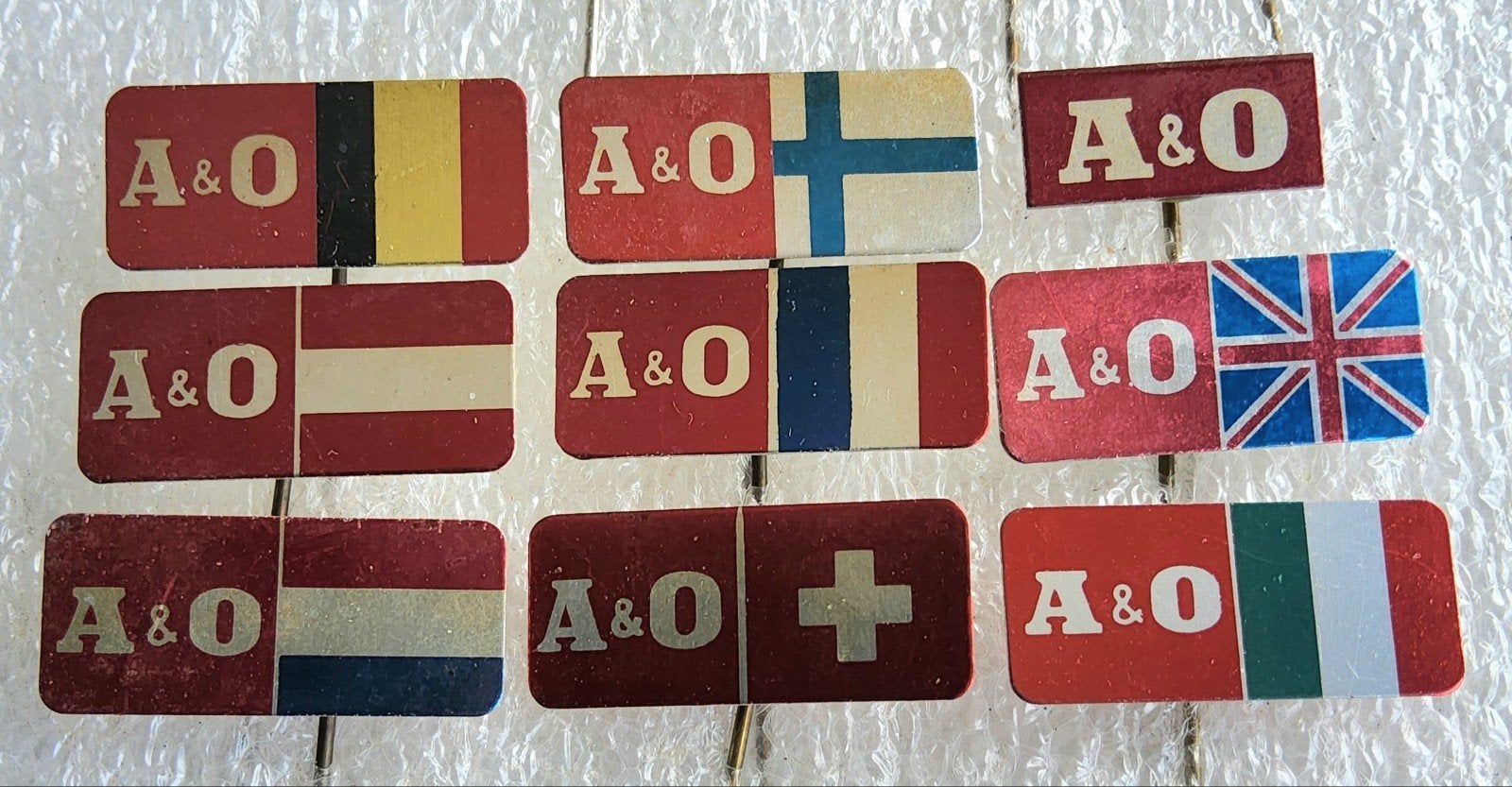 9 A&O Kruidenier Vlaggen Speldjes - Vintage Collectie, Verzamelen, Ophalen of Verzenden, Gebruikt, Merk, Speldje of Pin
