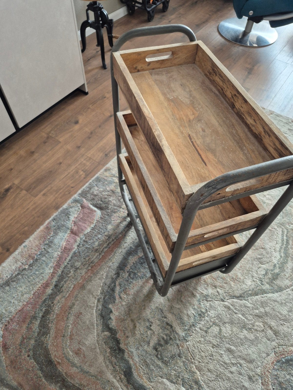 trollie vinted. metaal en hardhout hoog 80cmx60x30., Huis en Inrichting, Ophalen, Gebruikt