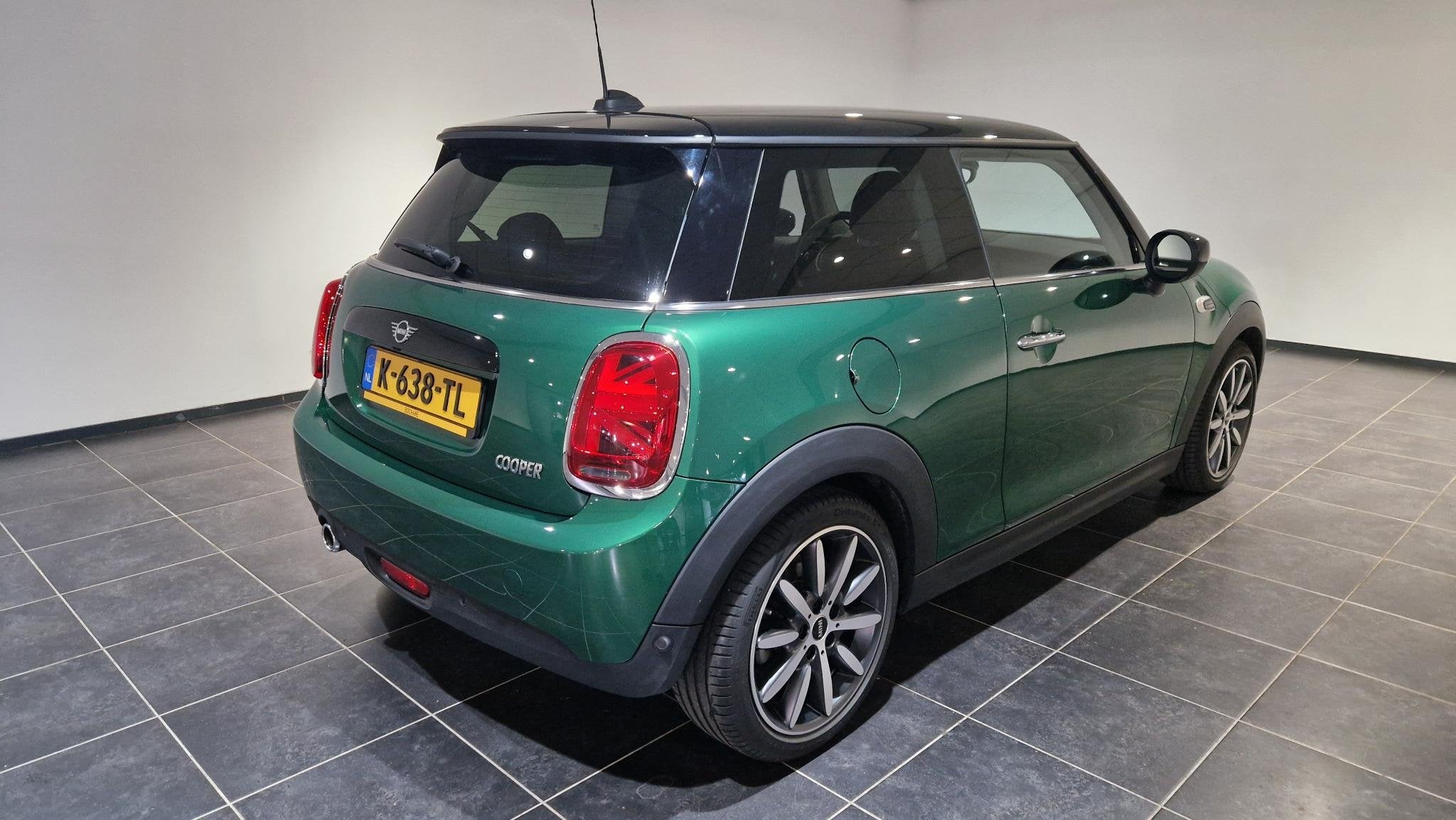 MINI 3-Deurs 1.5 Cooper Chili | Navigatie | Camera | Stoelve, Gebruikt, Euro 6, 4 stoelen, 49 €/maand