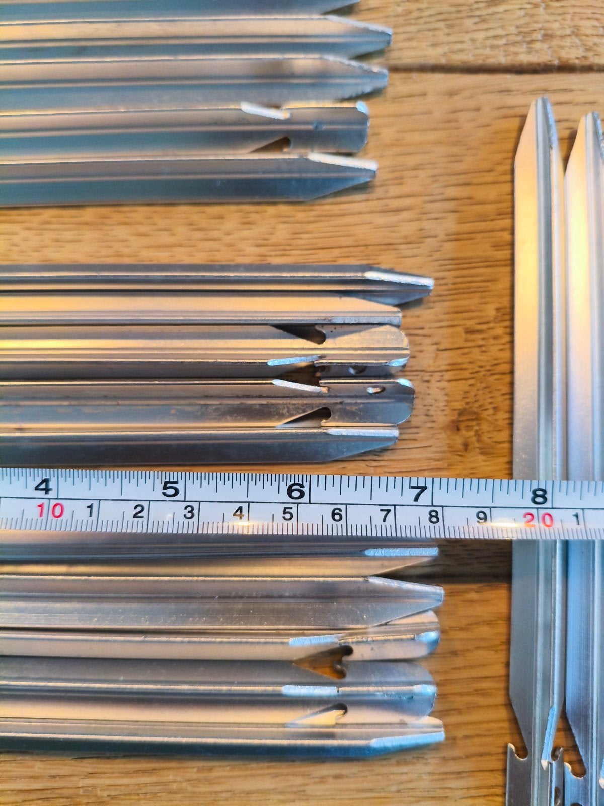 Aluminium haringen voor tent of tarp - 28 stuks incl hamer, Ophalen of Verzenden