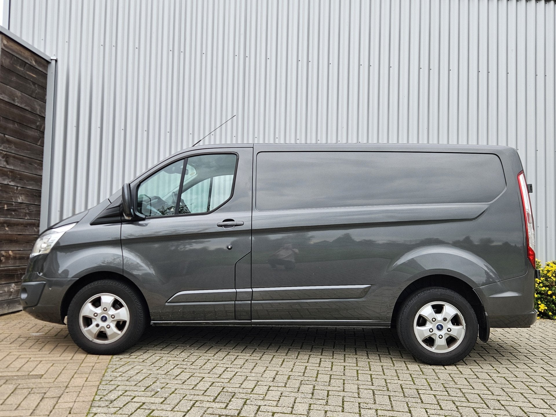 Ford Transit Custom 270 2.0 TDCI L1H1 Limited / Automaat!, Stof, Euro 6, 4 cilinders, Lichtsensor