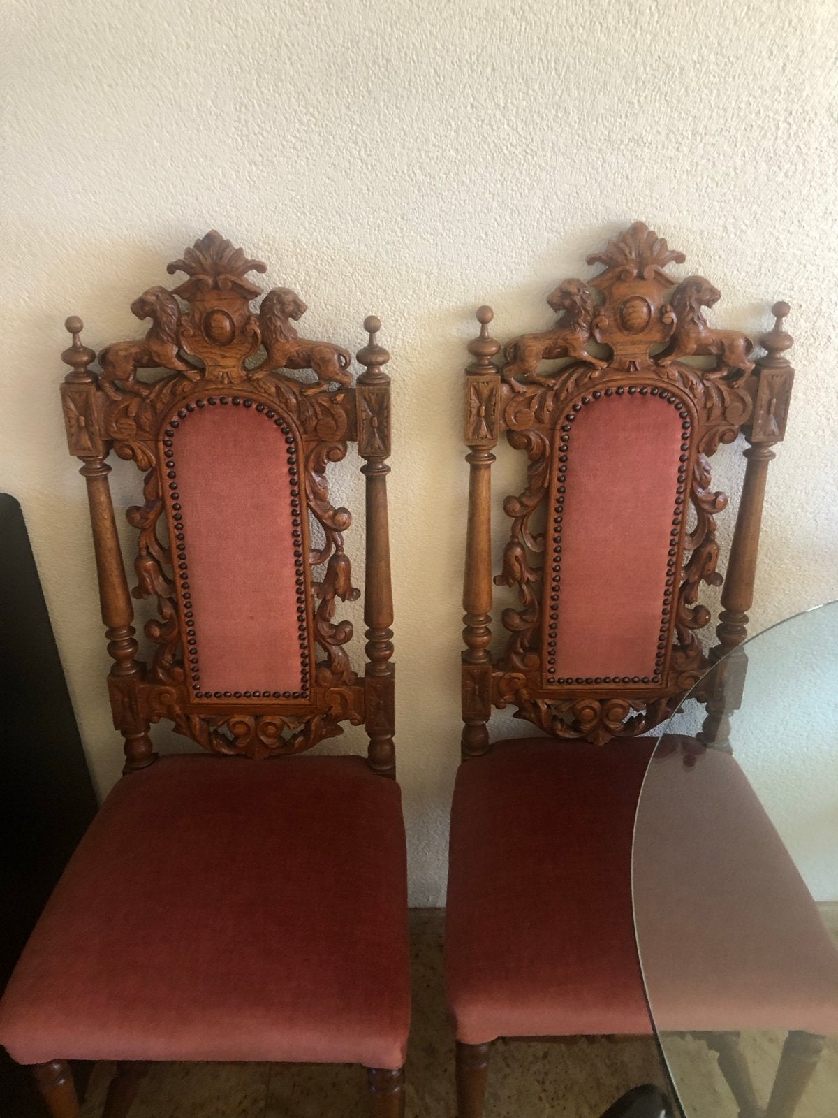 5 antieke stoelen met leeuwenkoppen, Ophalen