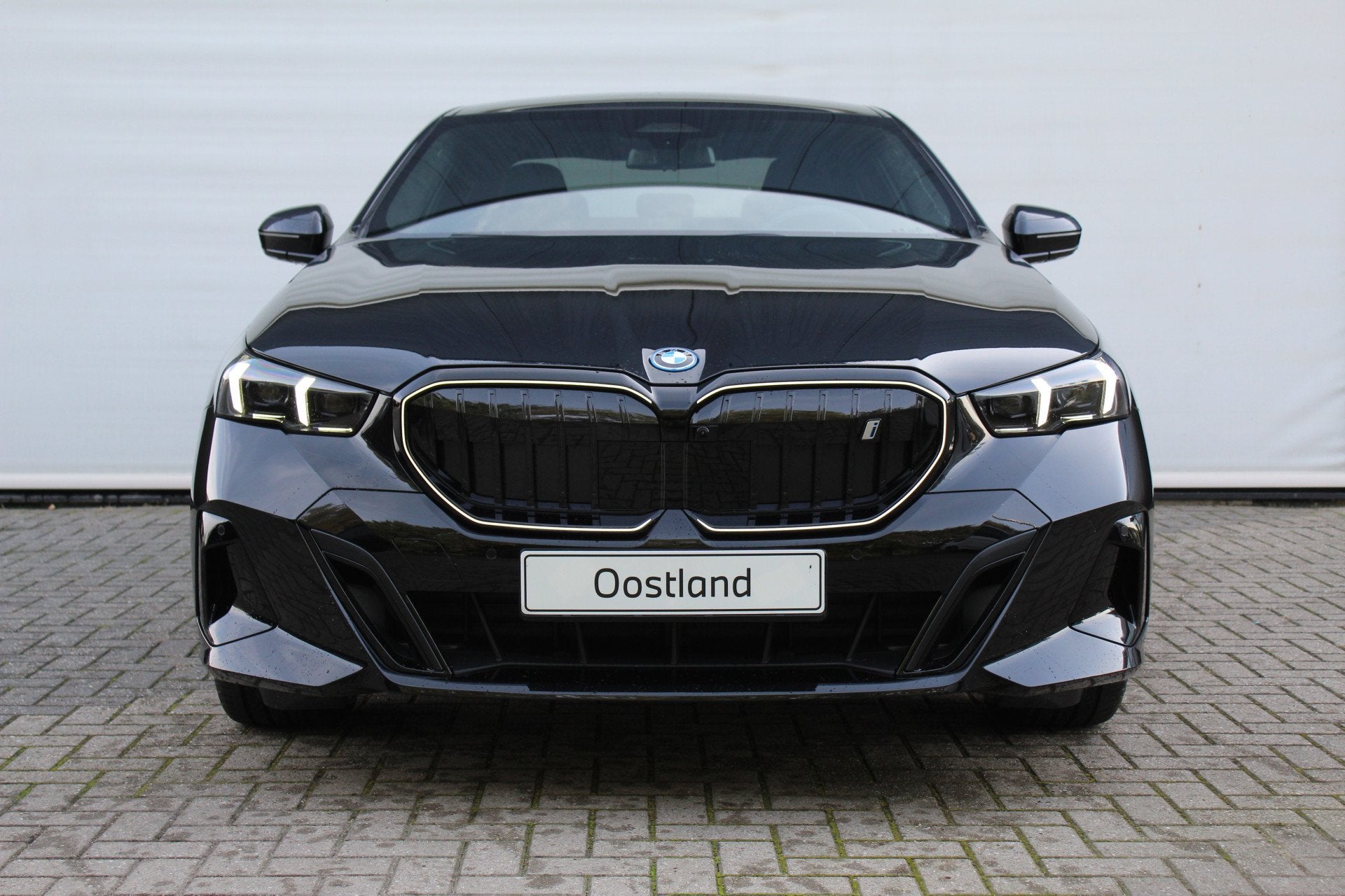 BMW i5 eDrive40 M Sport Pro Edition / Panoramadak / Trekhaak, Auto's, Automaat, Achterwielaandrijving, Zwart, Zwart