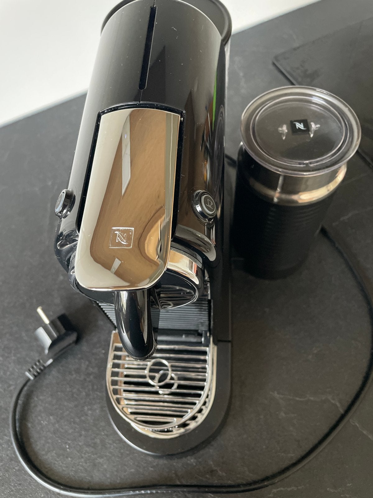 Foto 3 van Nespresso koffiezetapparaat met melkopschuimer