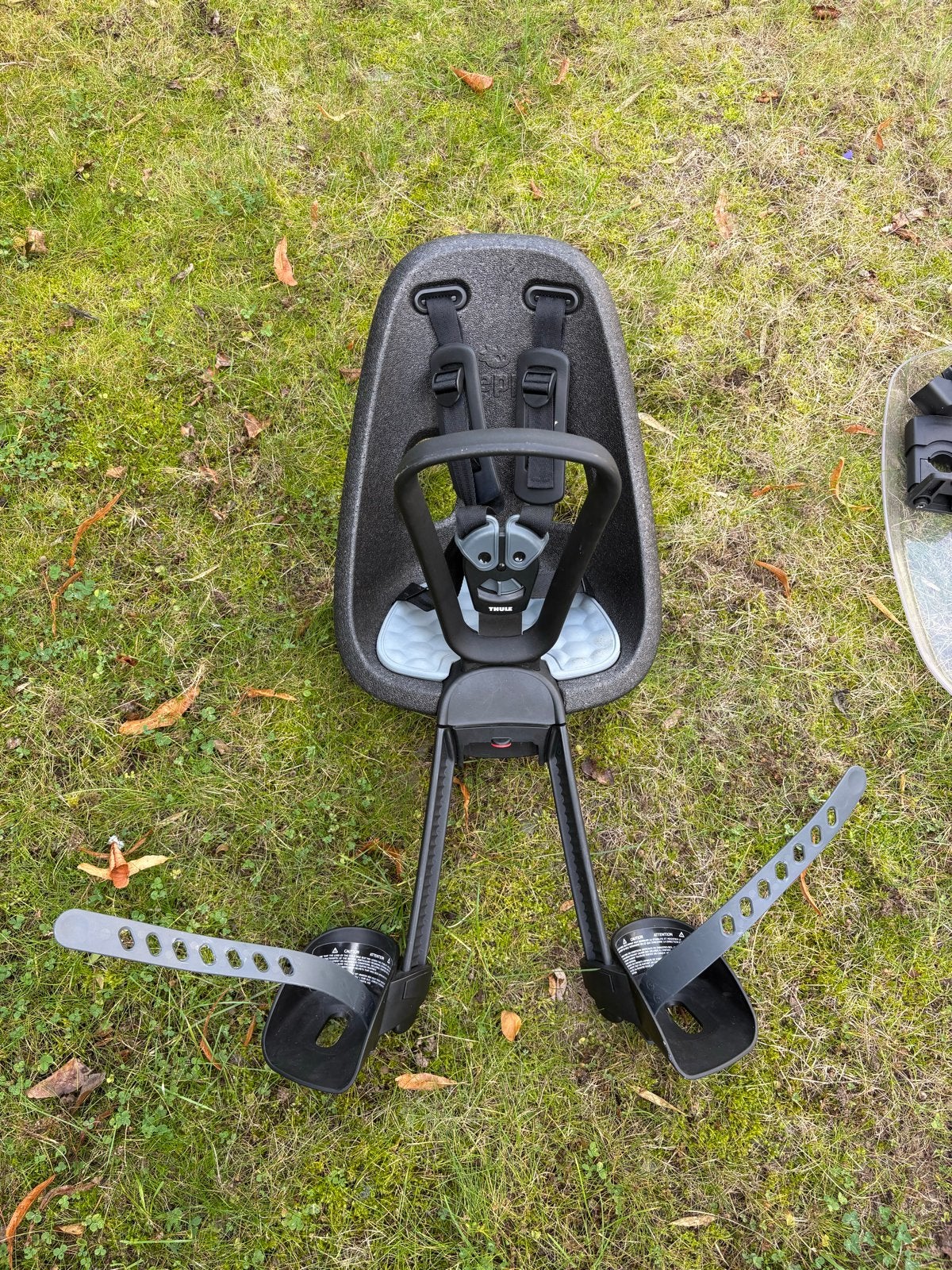 Thule Yepp Nexxt Mini fietsstoeltje met windscherm, Ophalen, Voetsteuntjes, Voorzitje, Zo goed als nieuw