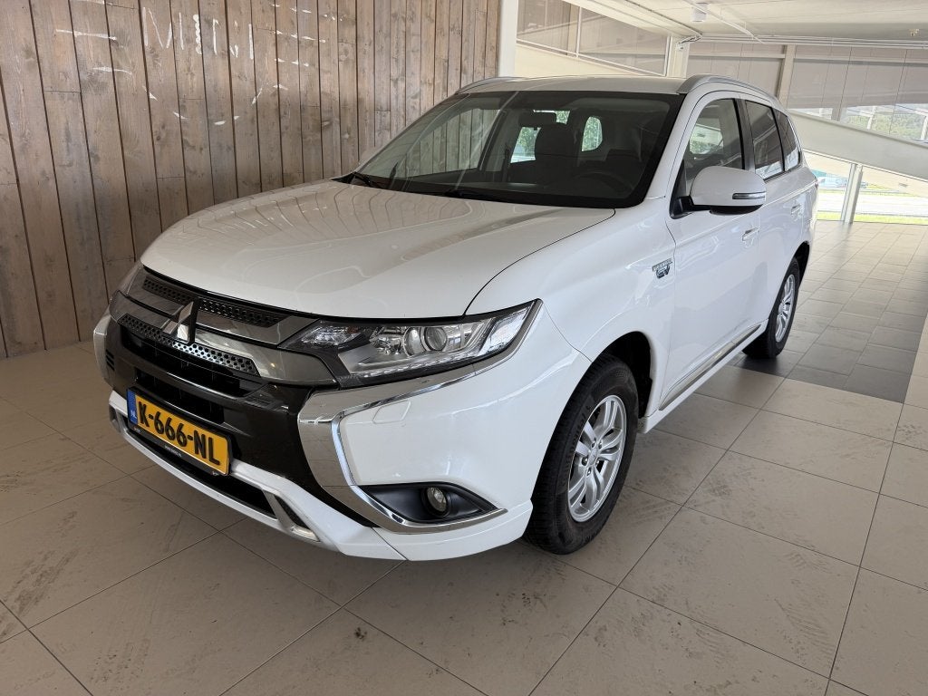 Mitsubishi Outlander 2.4 PHEV Pure (bj 2021, automaat), Auto's, Automaat, Euro 6, 4 cilinders, 1865 kg