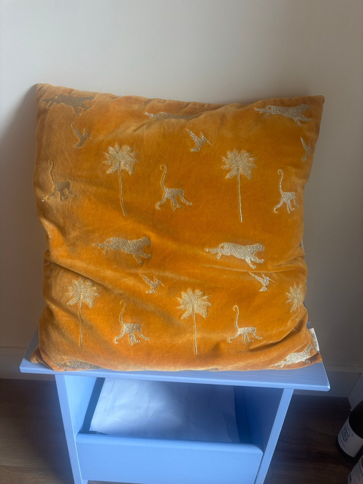 Sissy Boy Sierkussen 50x50 cm - Okergeel met print, Overige merken, Verzenden, Vierkant, Zo goed als nieuw