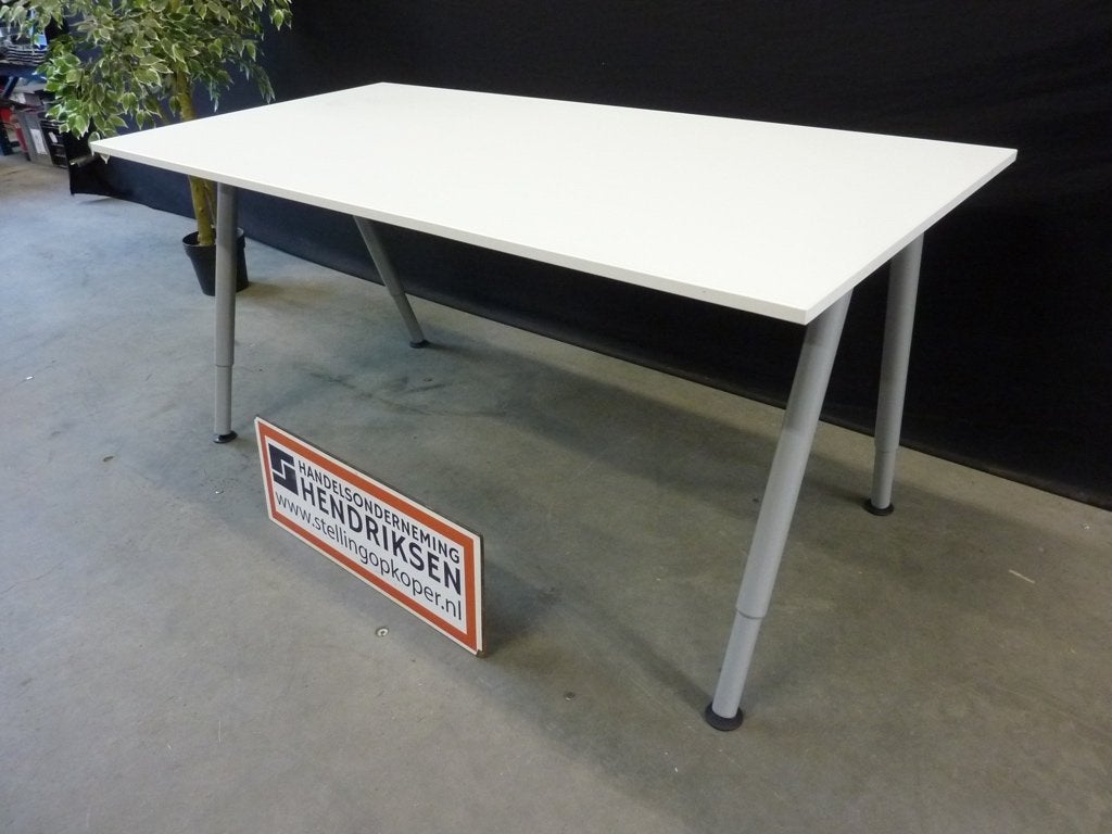 Gebruikt bureau / werktafel / bureautafel Ikea Thyge 160x80, Huis en Inrichting, Ophalen, 160 cm, Gebruikt, In hoogte verstelbaar