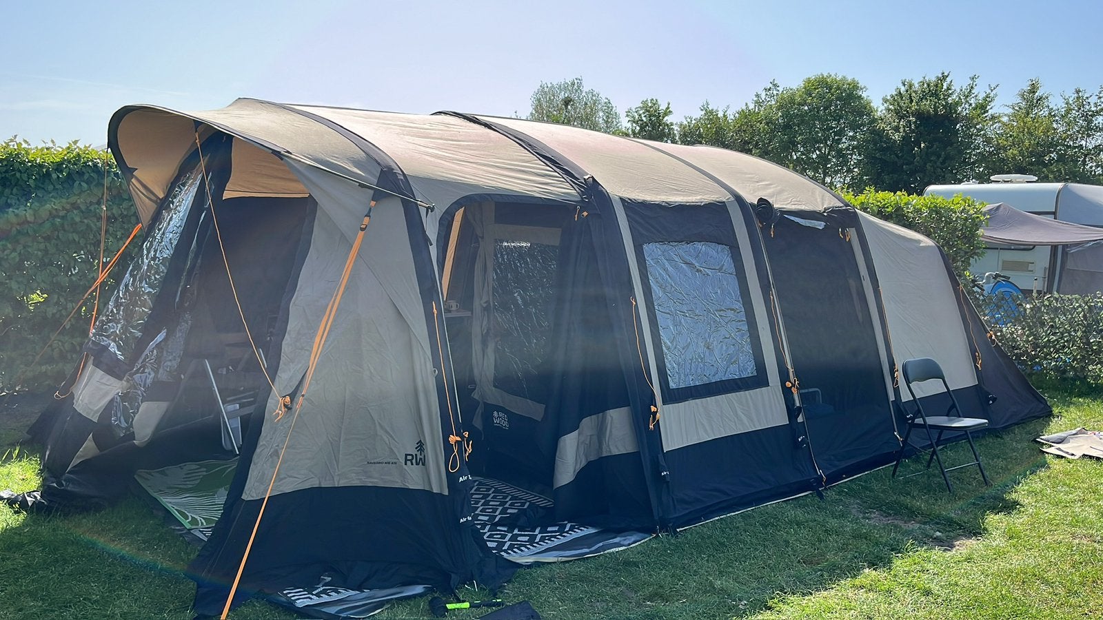 Redwood navarro 400 opblaastent - familietent - vrijbuiter, Ophalen of Verzenden, Zo goed als nieuw