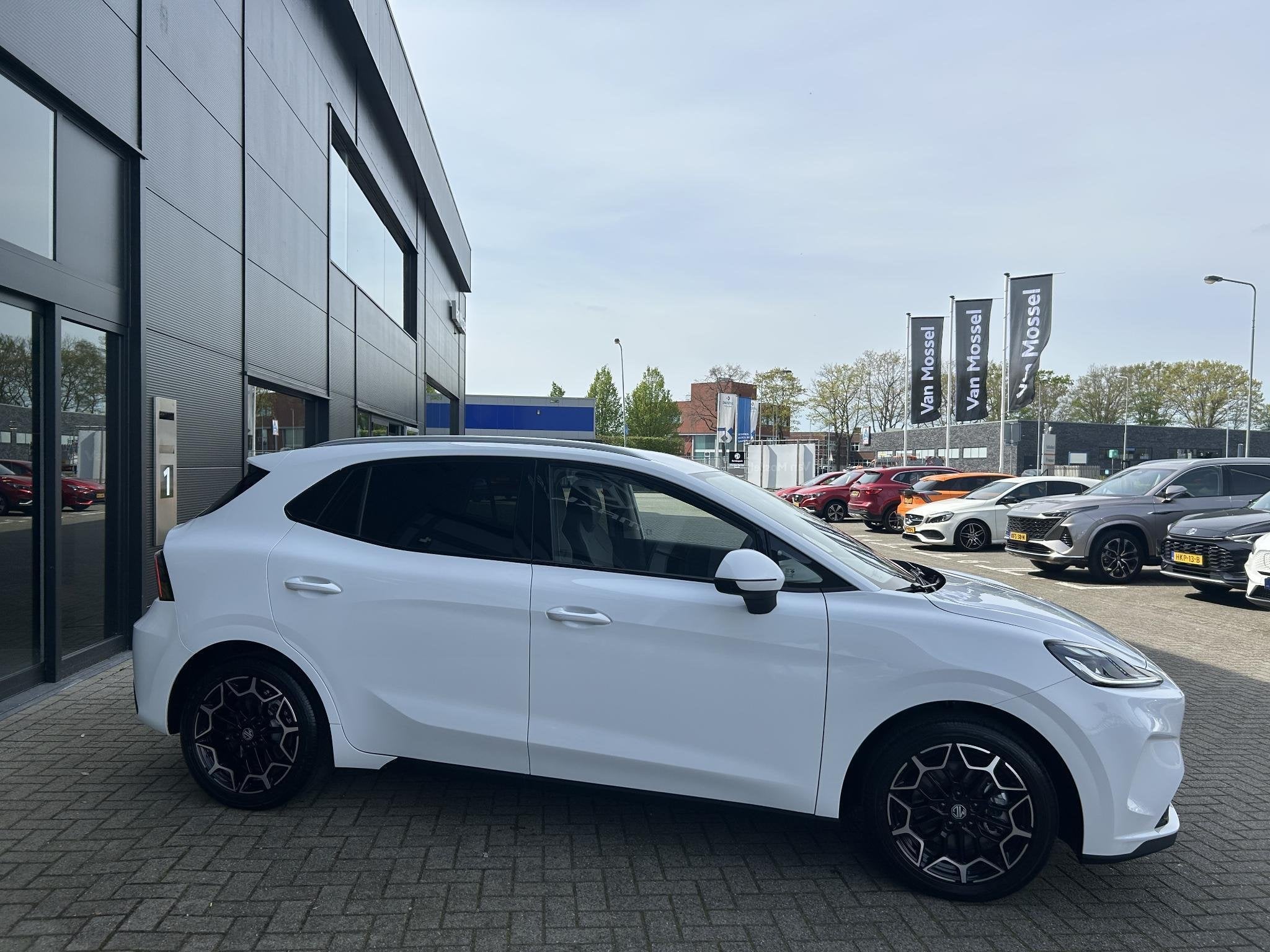 MG 4 Electric Urban Premium 54 kWh Navigatie | Climate Contr, Auto's, 12 maanden, Stof, 160 pk, Wit