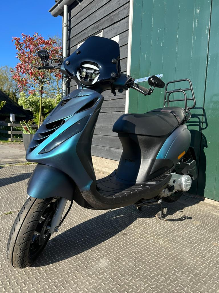 Nieuwe Piaggio Zip met iedere denkbare optie! Laatste in NL, Fietsen en Brommers, Snorfietsen en Snorscooters, Ophalen, Zo goed als nieuw