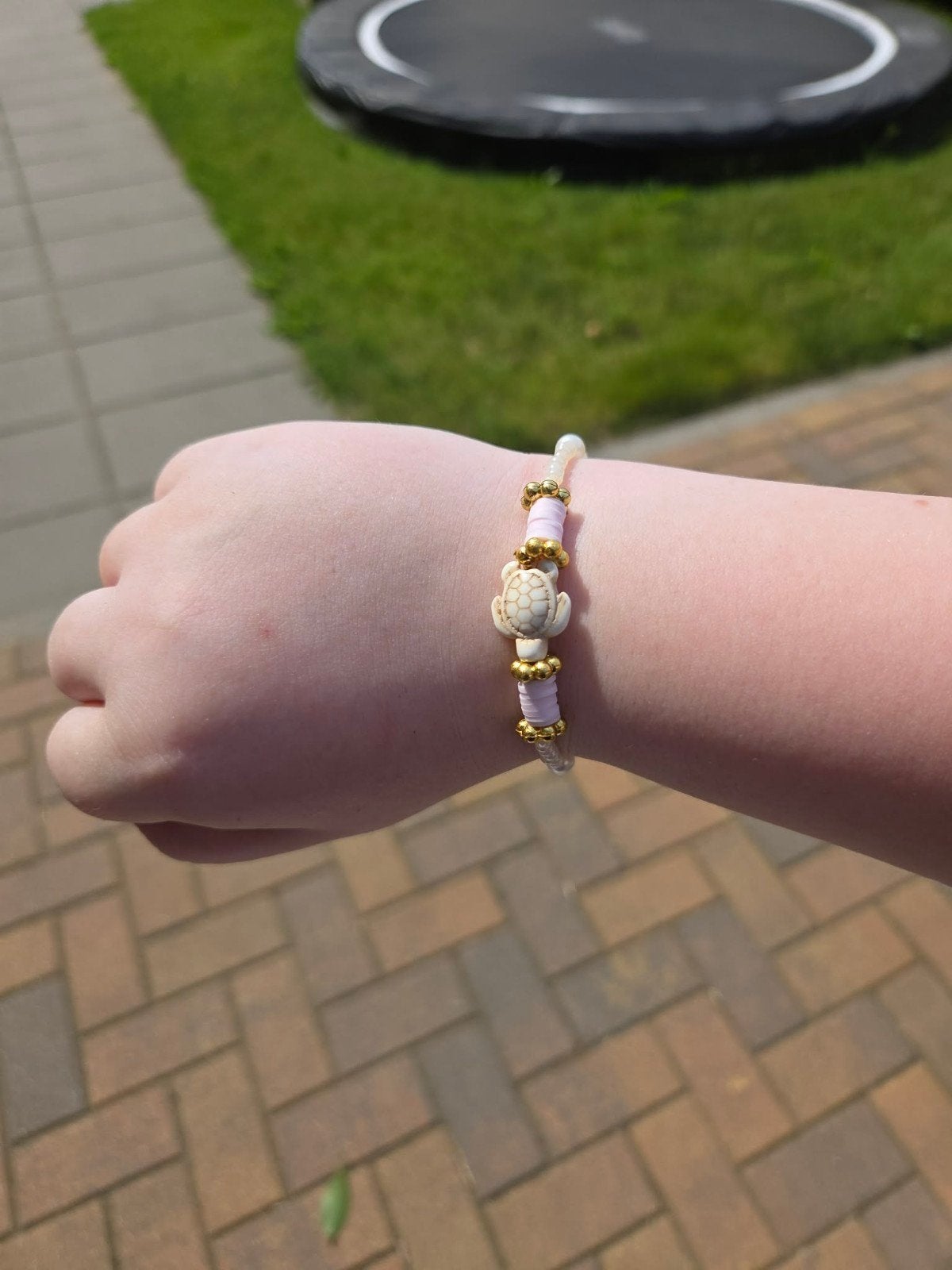Super schattige schildpad armband, perfect voor de zomer!, Overige kleuren, Nieuw, Ophalen of Verzenden, Elastiek