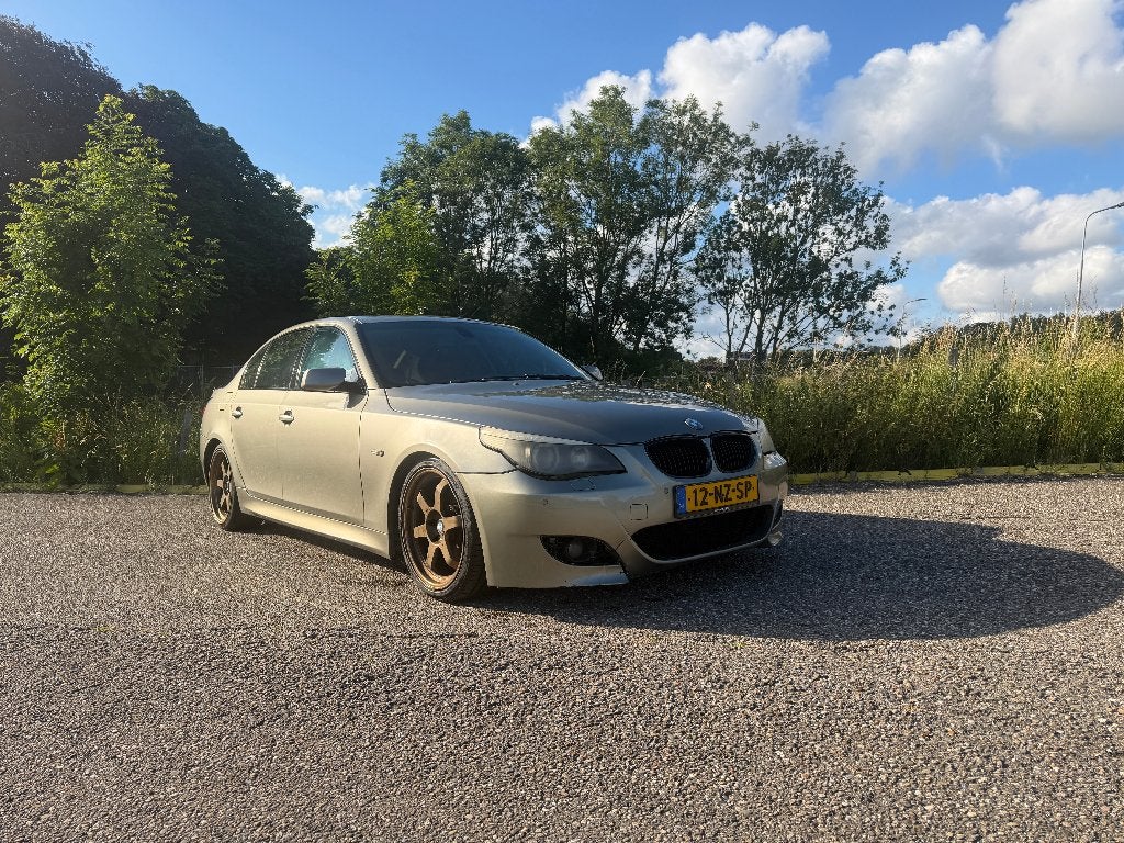 BMW 5-Serie 3.0 I 530 AUT/ M uitvoering 2004, Automaat, Achterwielaandrijving, Parkeersensor, 2000 kg