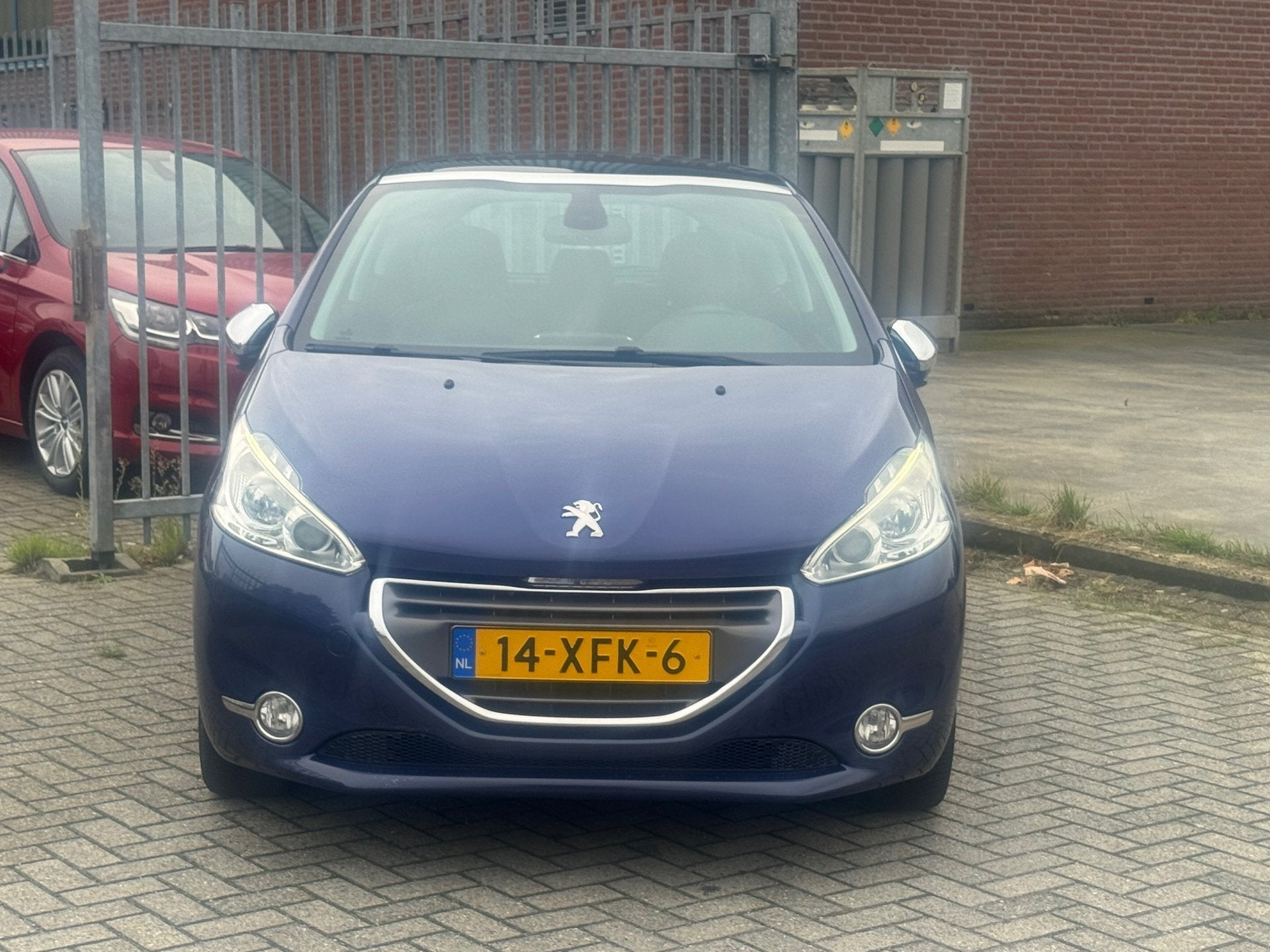 Peugeot 208 1.4 VTi Allure 95PK! NL AUTO NAP! PANORAMA l LEE, Auto's, Voorwielaandrijving, Gebruikt, Zwart, Blauw