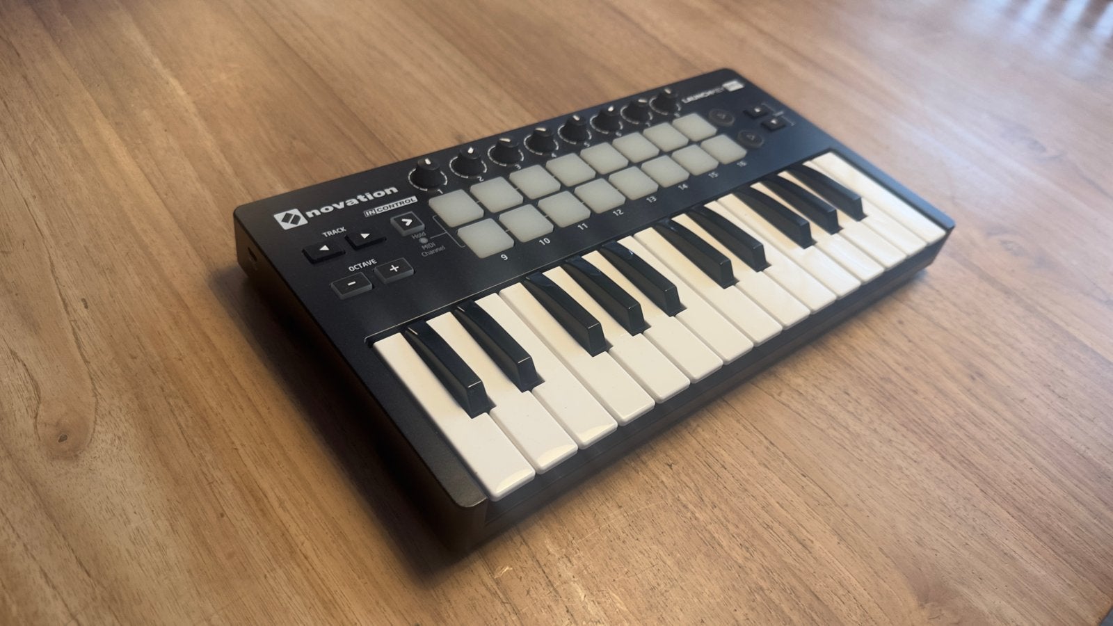 Novation Launchkey Mini MK2 MIDI Keyboard Controller, Muziek en Instrumenten, Synthesizers, Zo goed als nieuw, Overige aantallen