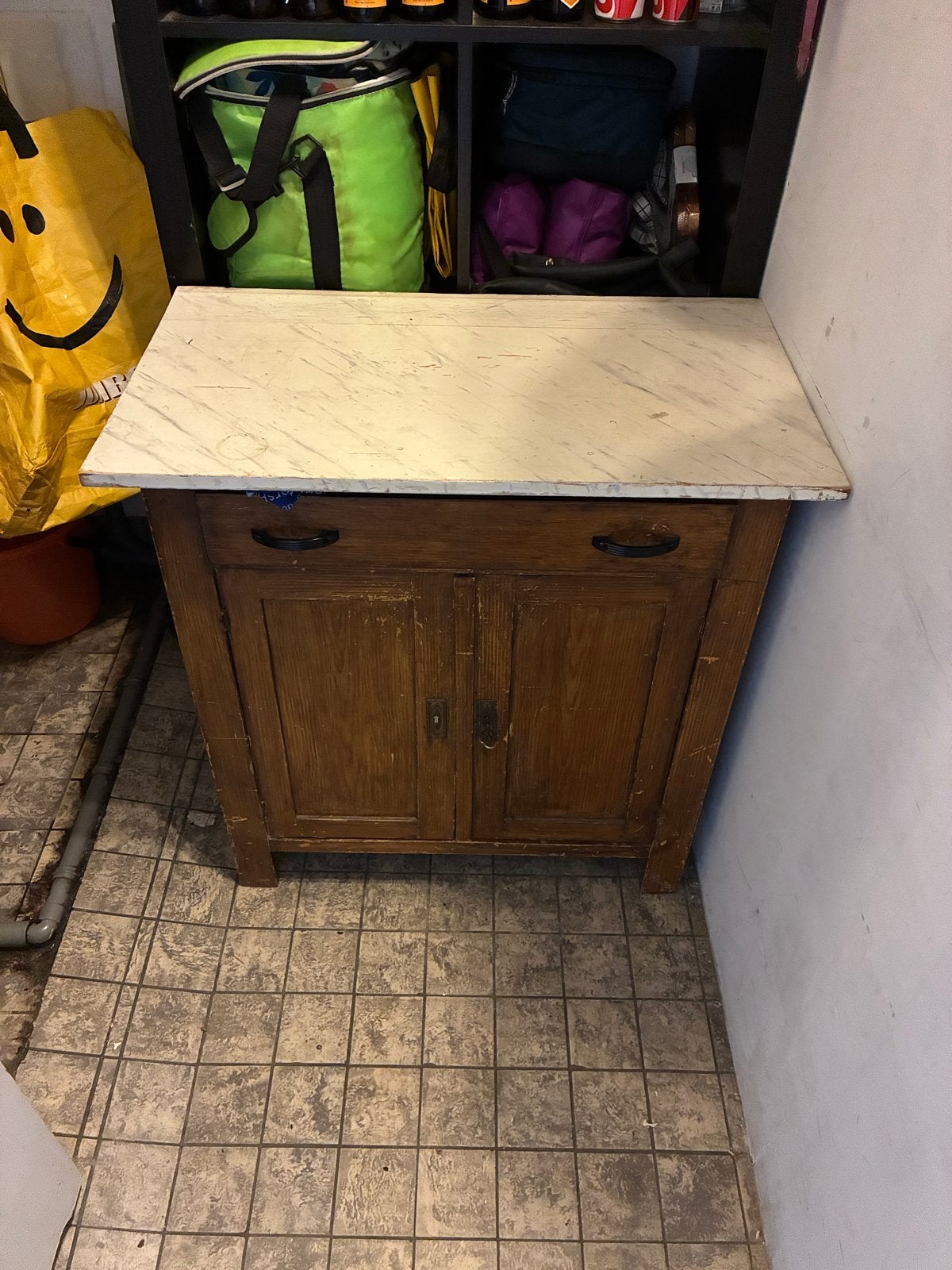 Antiek houten kastje met marmeren uitziend blad, Ophalen of Verzenden