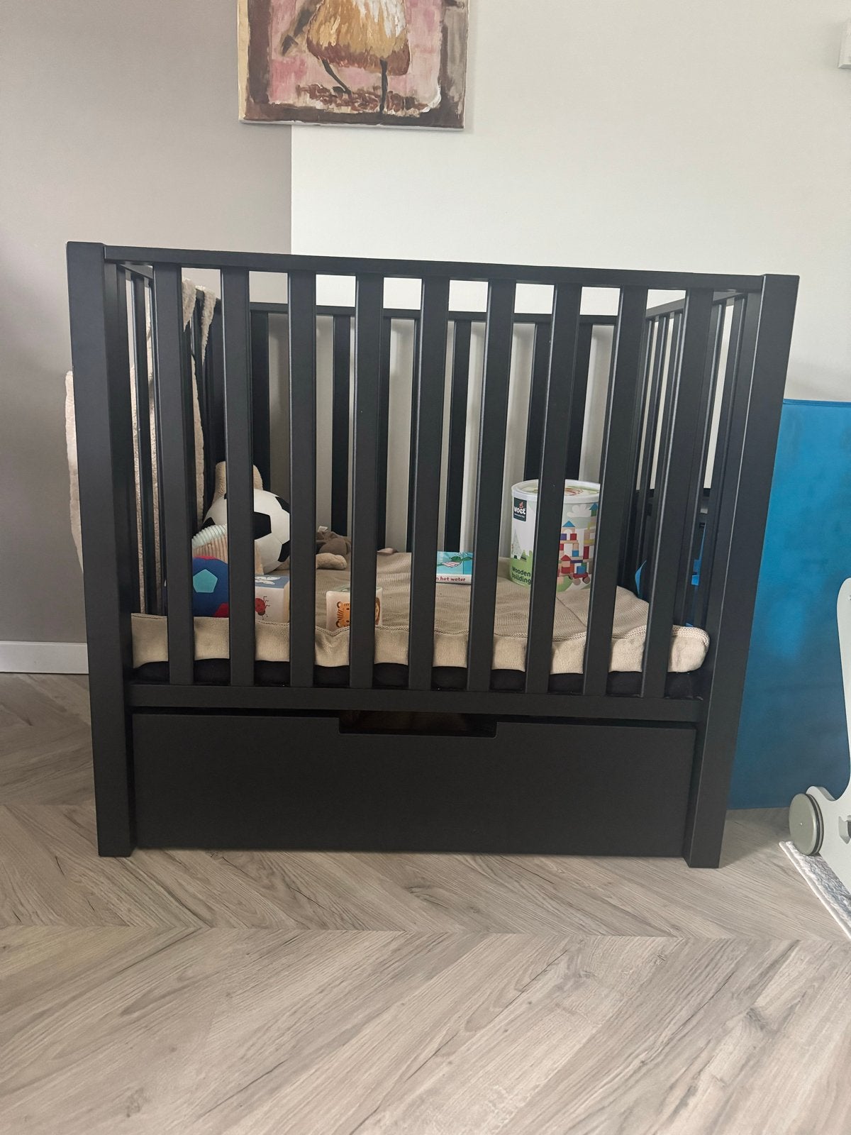 Zwarte box met lade +matras en kleed- Zo goed als nieuw, Kinderen en Baby's, Boxen, Ophalen, Zo goed als nieuw, Vierkant, Lade