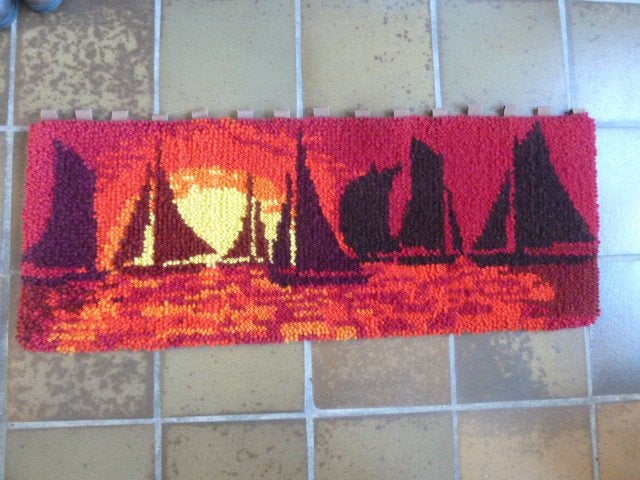 Wandkleed - Handgeknoopt., 39 cm, Rood, Wandkleed, Ophalen of Verzenden