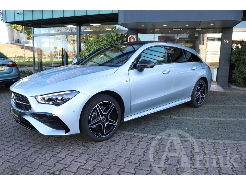 Mercedes-Benz CLA-Klasse Shooting Brake 250 e Business Solut, Zwart, 4 cilinders, Alcantara, 163 pk