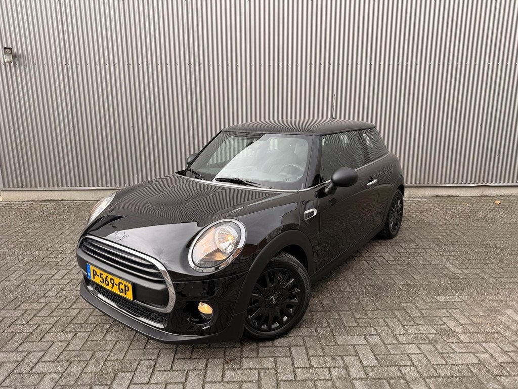 Mini Mini 1.5 One First Chili|Stoelverwarning|PDC|Nieuwe Apk, Voorwielaandrijving, 4 stoelen, Leder en Stof, Bedrijf