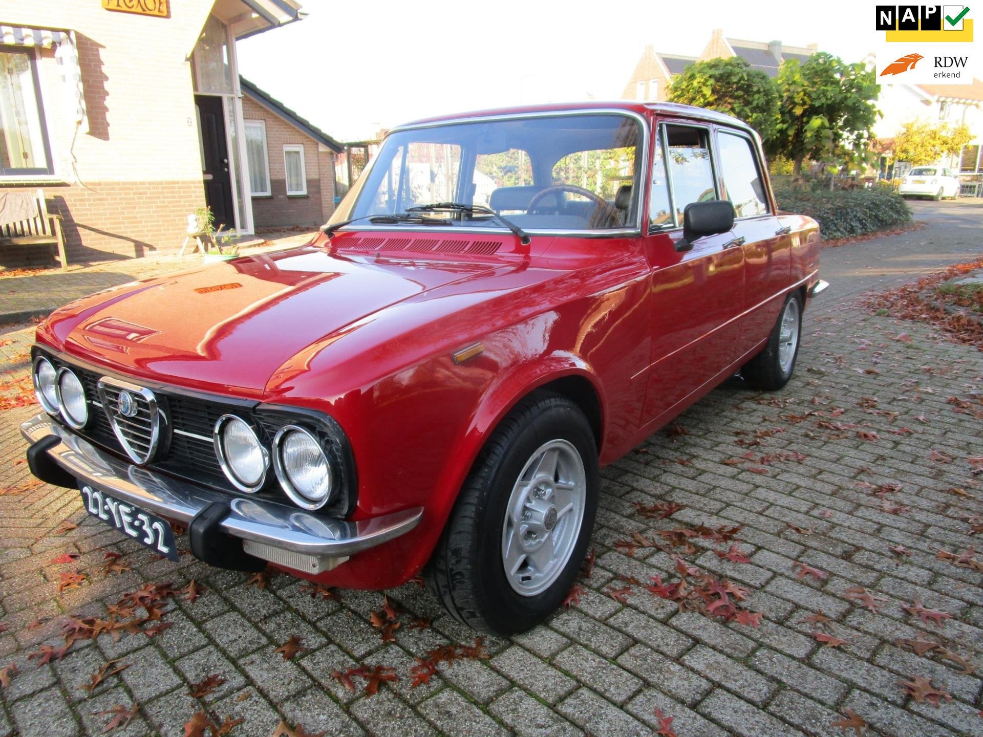 Alfa Romeo Giulia super 1.6 1976 super netjes technisch 100%, Auto's, Oldtimers, Achterwielaandrijving, Zwart, 1600 cc, 102 pk