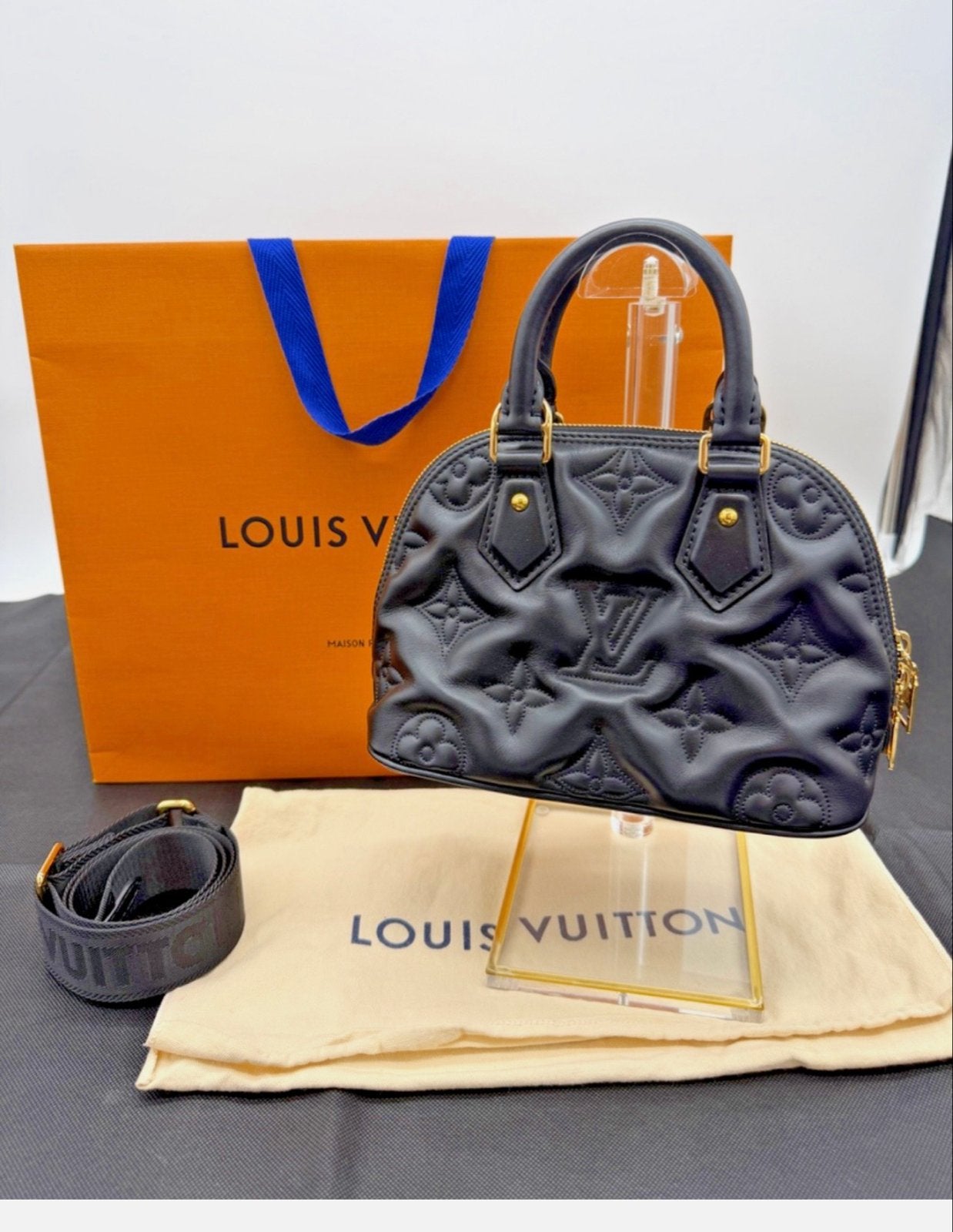 Louis Vuitton Alma BB Tas Zwart Leer, Ophalen of Verzenden, Zo goed als nieuw, Zwart, Handtas