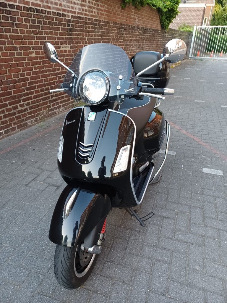 Vespa 300 GTS met lage km stand & extra's, zie advertentie.., Scooter, Occasion, Particulier, ABS