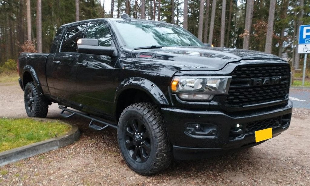 Dodge Ram 2500 6.7 Cummins MEGA CAB normaal Rijbewijs B, Auto's, Gebruikt, Zwart, 2880 kg, Zwart