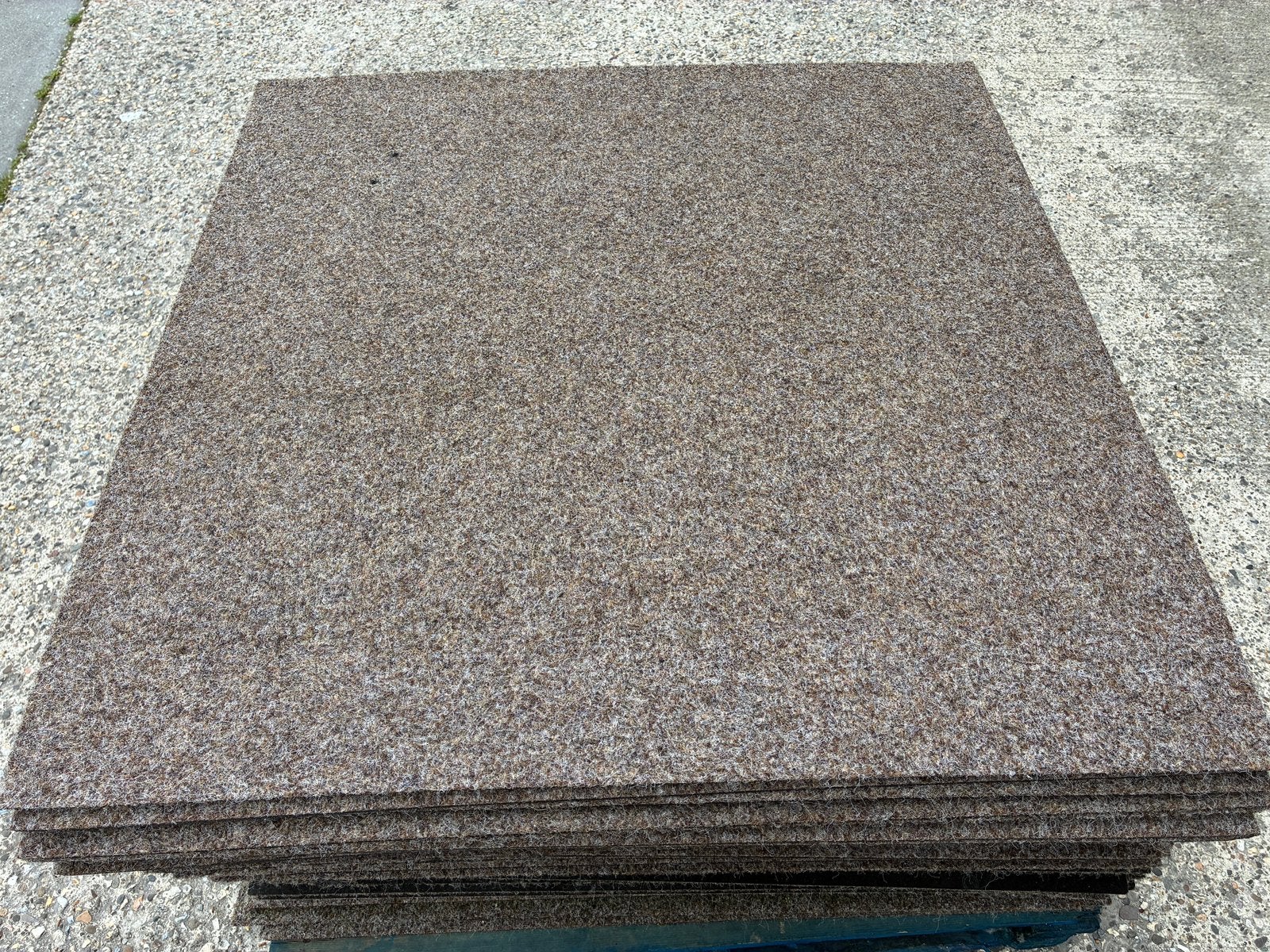 45m²  tapijttegel voor 50€ !, Huis en Inrichting, Stoffering | Vloerbedekking, Ophalen, 25 tot 50 m², Bruin, Tapijttegels