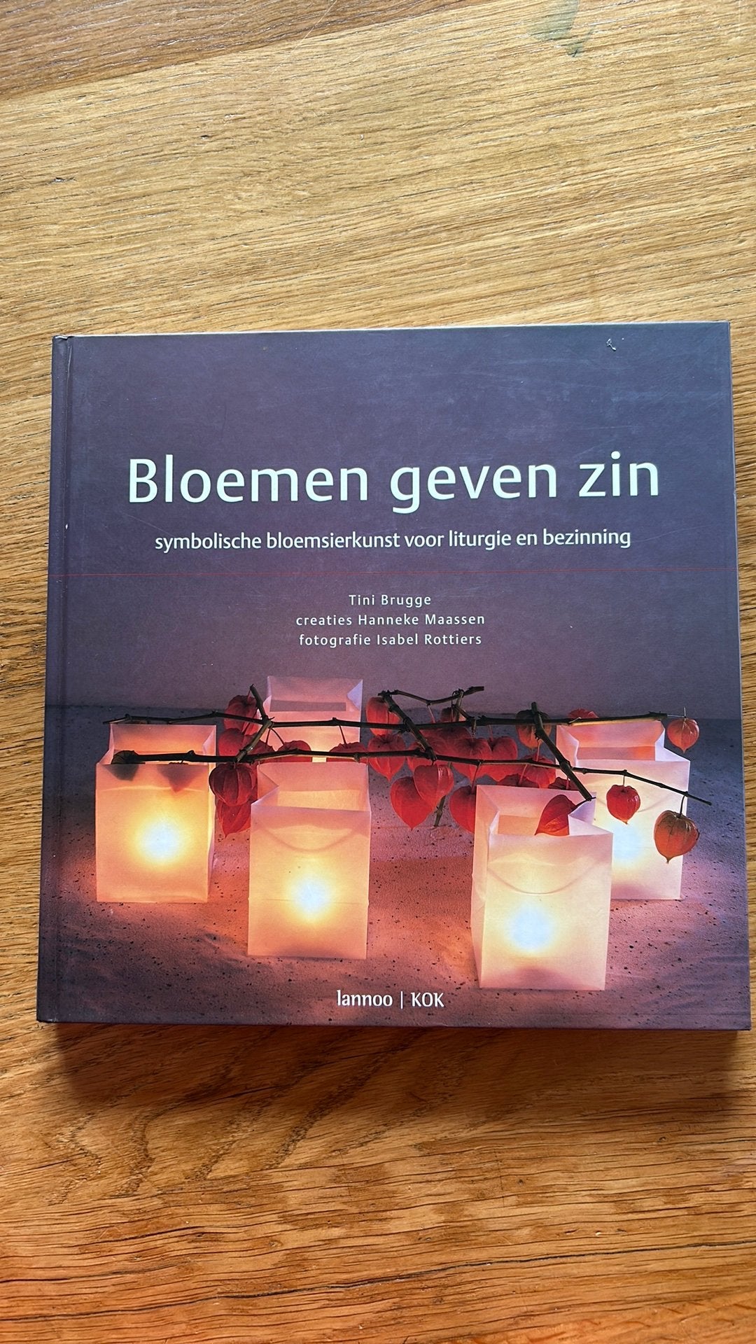 Bloemen geven zin: symbolische bloemsierkunst, Boeken, Ophalen of Verzenden, Zo goed als nieuw, Christendom | Katholiek