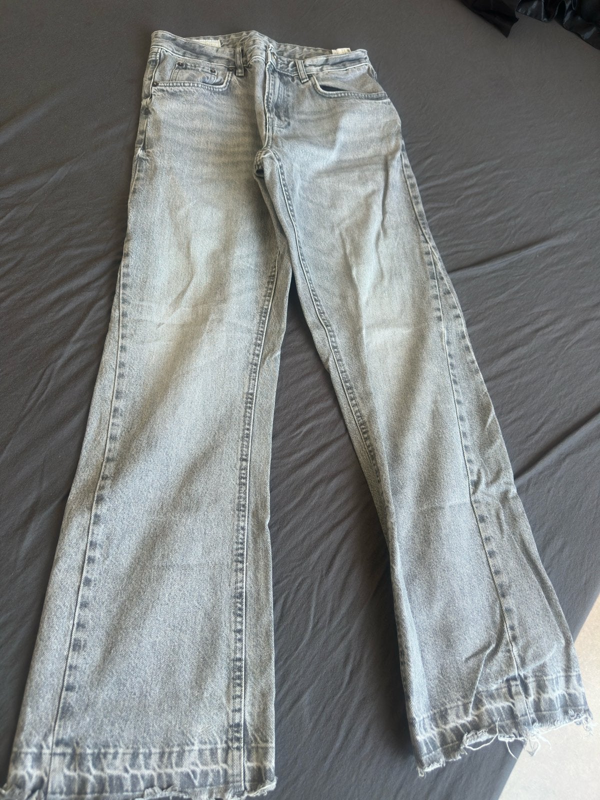 Zara Flared Jeans Lichtgrijs – Maat 38, Verzenden, Zo goed als nieuw, Grijs, W36 - W38 (confectie 52/54)