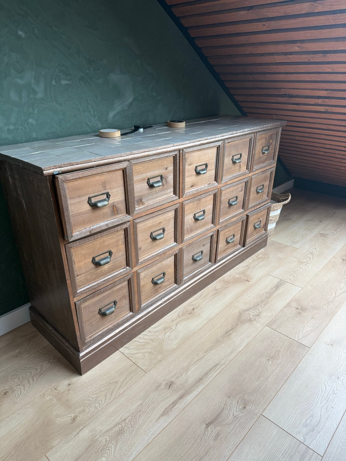 Apothekerskast met 15 laden - Zwart en Bruin met tegels, Huis en Inrichting, Kasten | Dressoirs, Ophalen, Minder dan 50 cm, Gebruikt