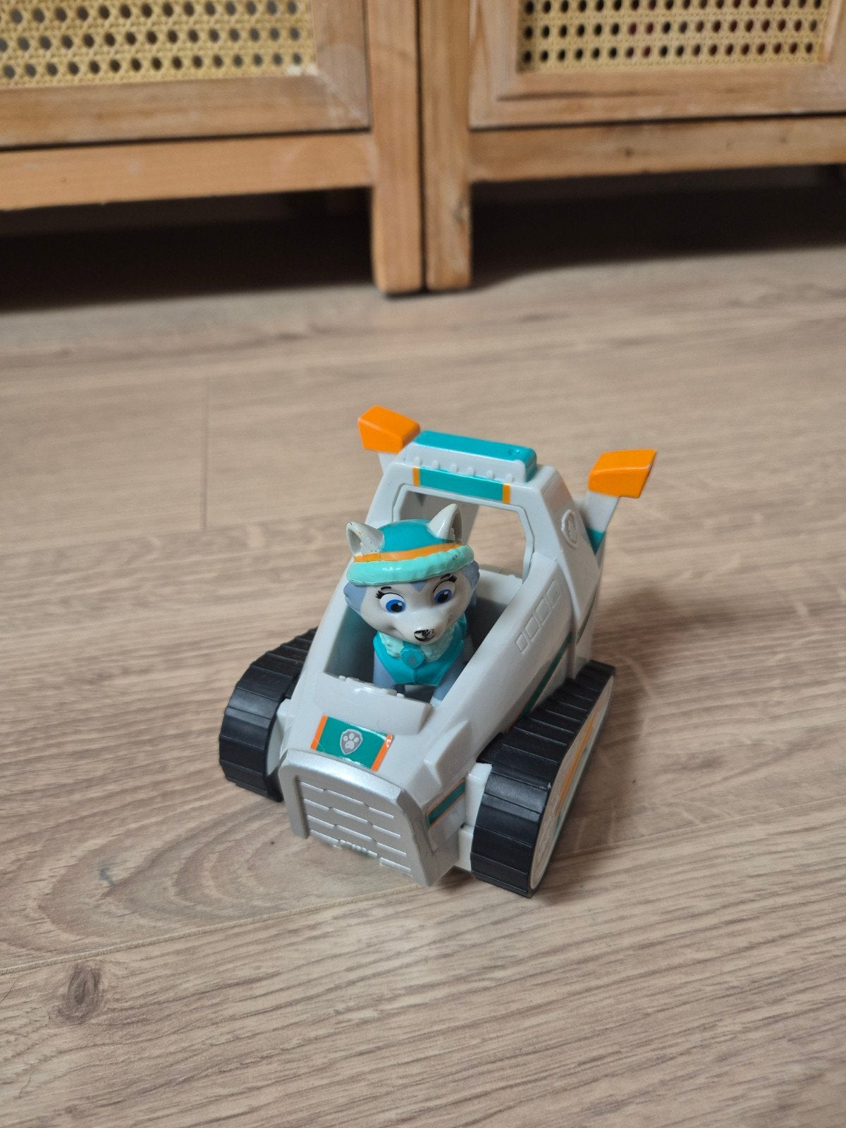 Paw patrol voertuig everest, Ophalen, Zo goed als nieuw