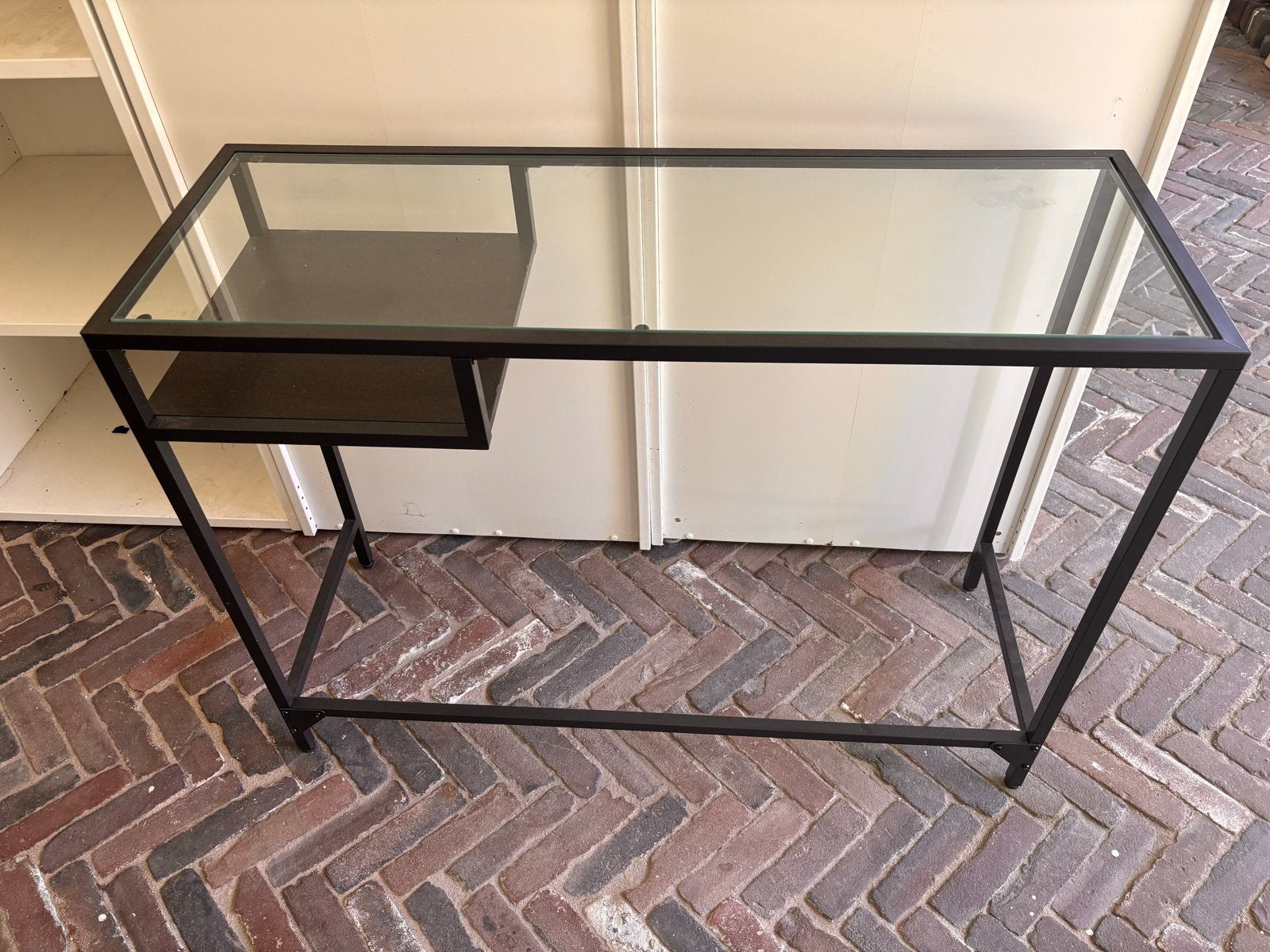 IKEA VITTSJÖ laptoptafel/console tafel, zwartbruin/glas, Computers en Software, Laptoptafels, Ophalen, Gebruikt