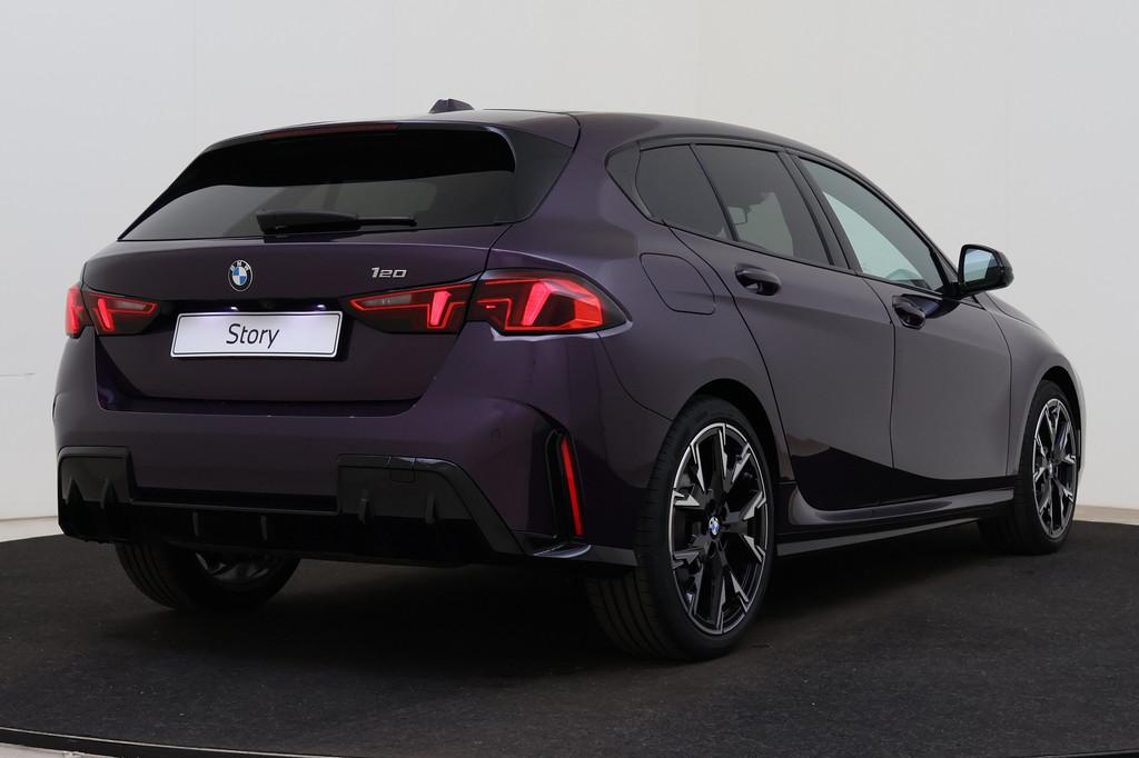 BMW 1 Serie 120 M Sport Automaat / Sportstoelen / Achteruitr, Auto's, BMW, Gebruikt, Met garantie (alle), Bedrijf, 19 km/l