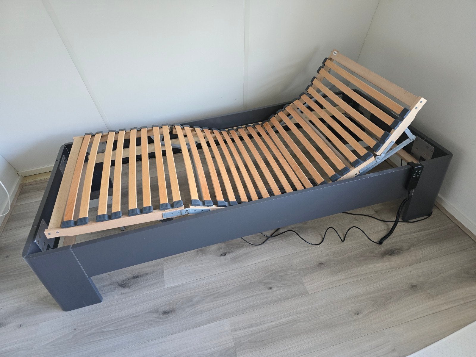 Elektrisch verstelbaar eenpersoonsbed, Ophalen, 90 cm, Eenpersoons, Hout