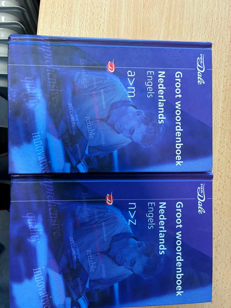 Van Dale Groot woordenboek Nederlands Engels (2 delen), Boeken, Woordenboeken, Ophalen of Verzenden, Zo goed als nieuw, Van Dale