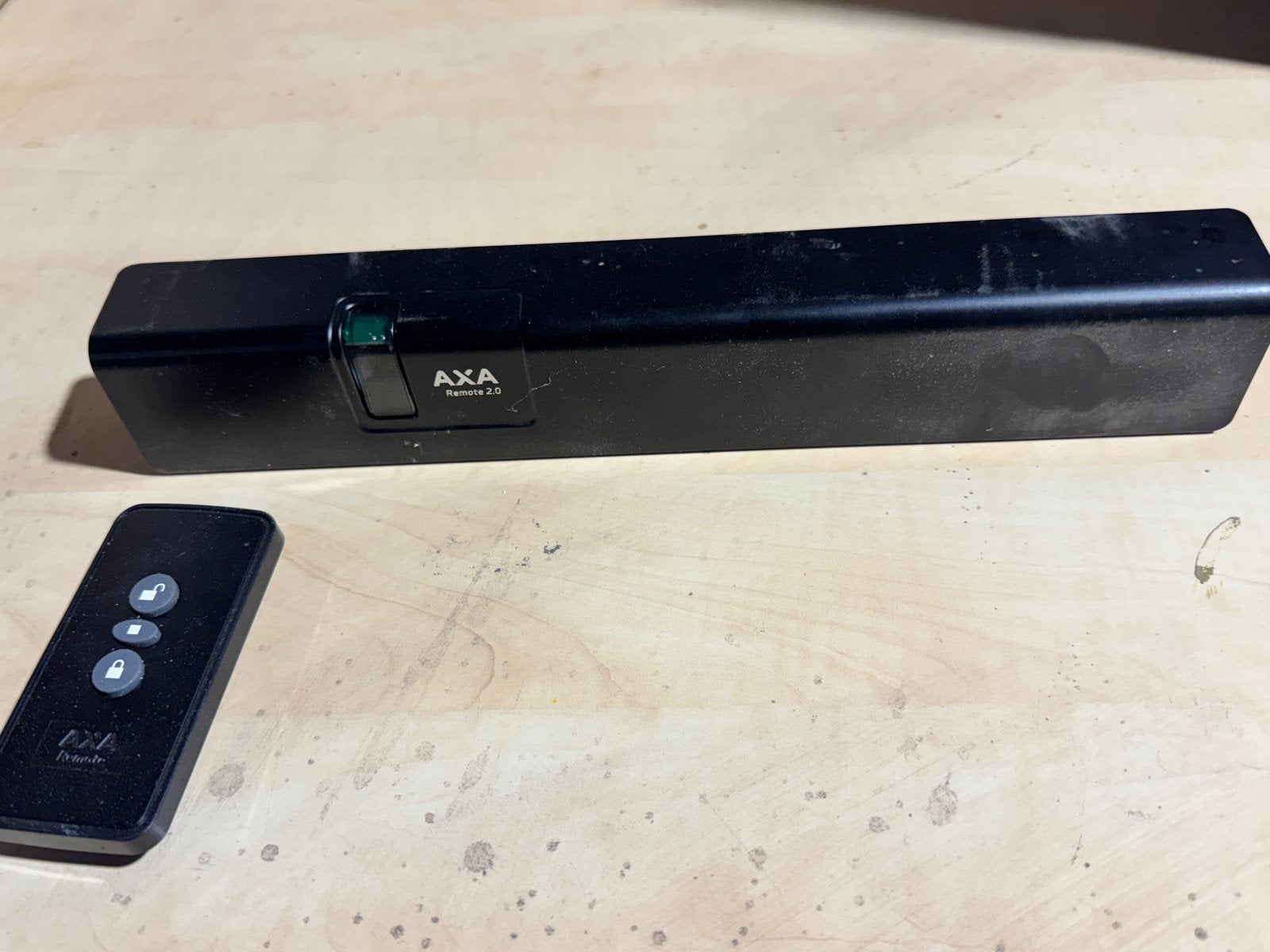 AXA Elektrische Raamuitzetter met Afstandsbediening, Doe-het-zelf en Verbouw, Ophalen of Verzenden, Gebruikt, Overige materialen